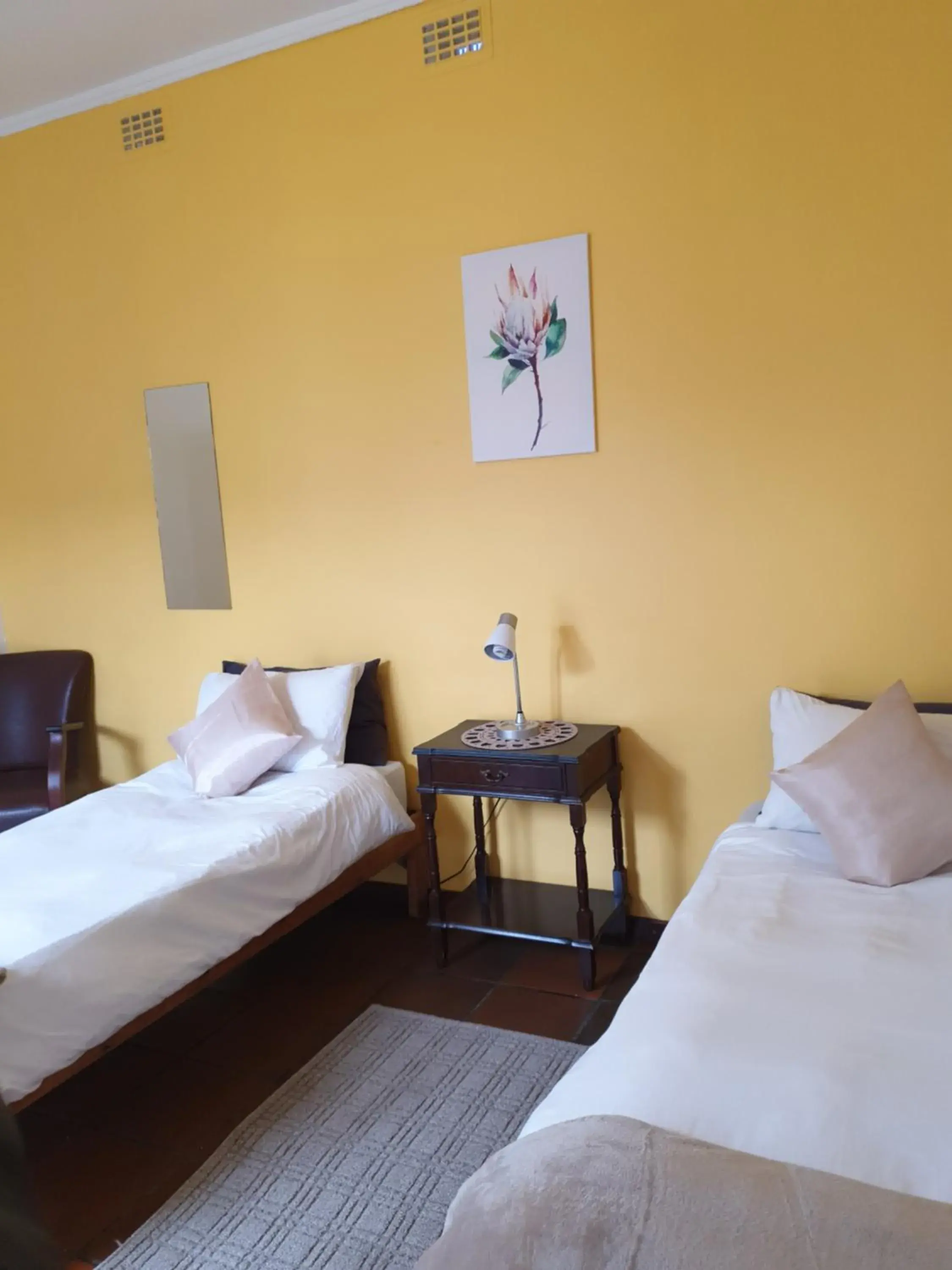 Twin Room in Zebra Crossing Backpacker Twin Room in Zebra Crossing Backpacker