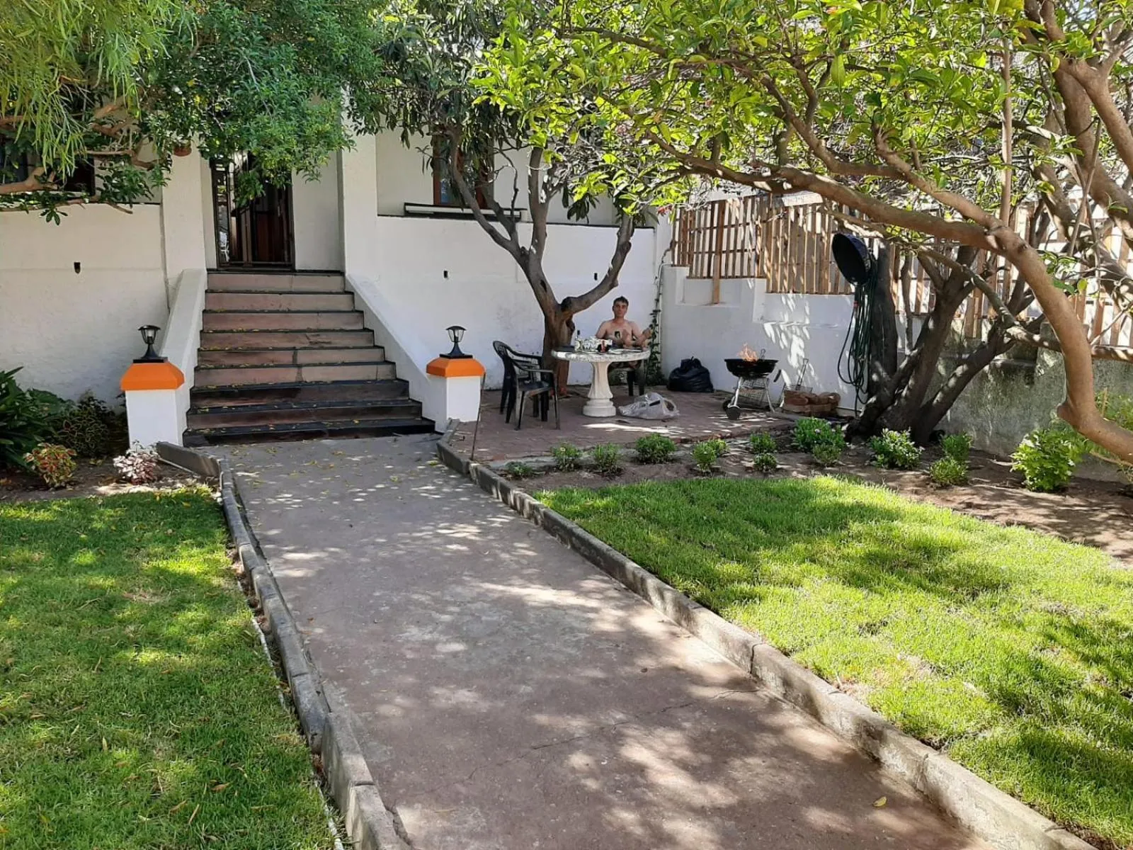 Facade/entrance in Zebra Crossing Backpacker