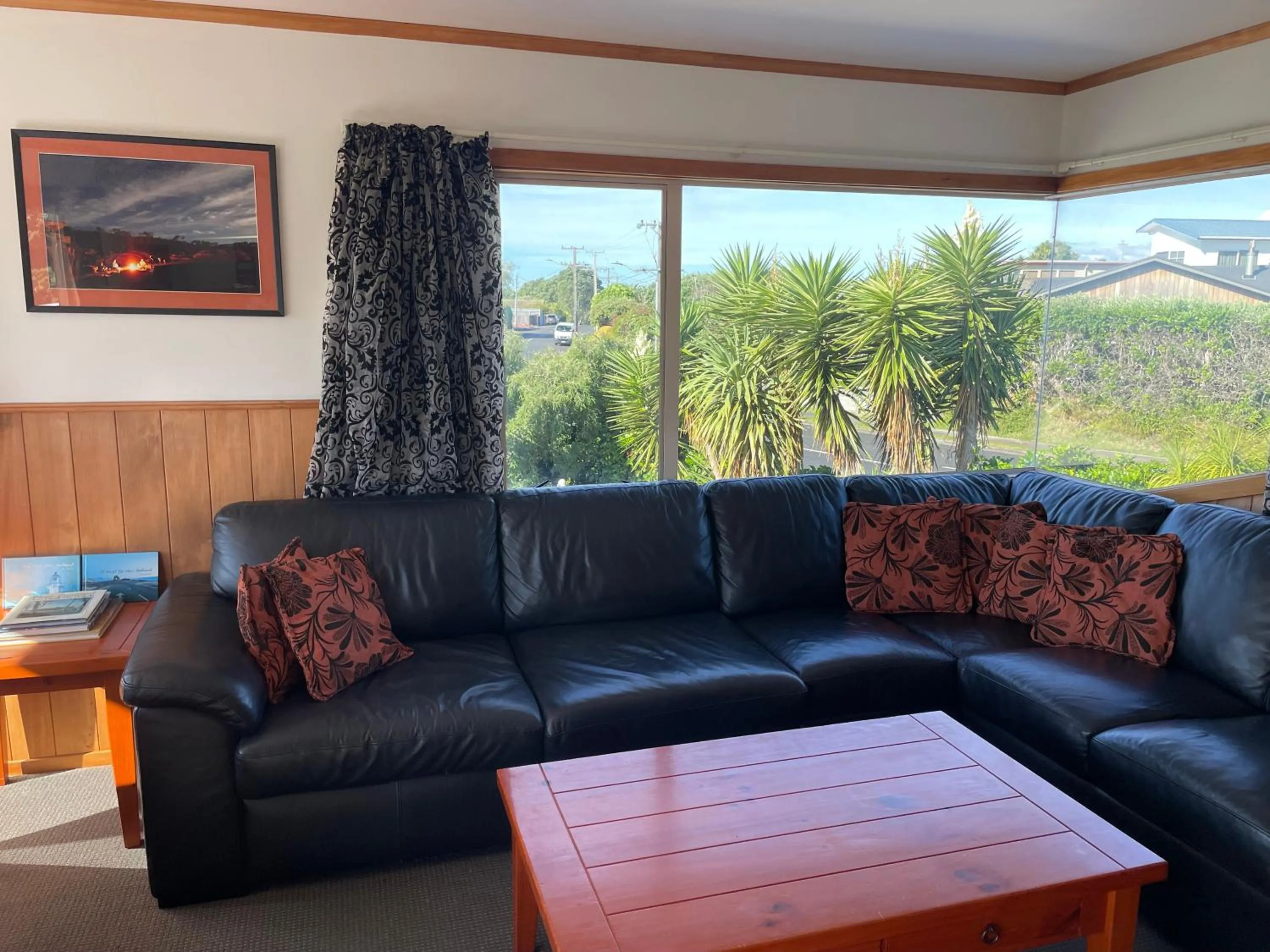 Communal lounge/ TV room in 49 on Jans Beach Break