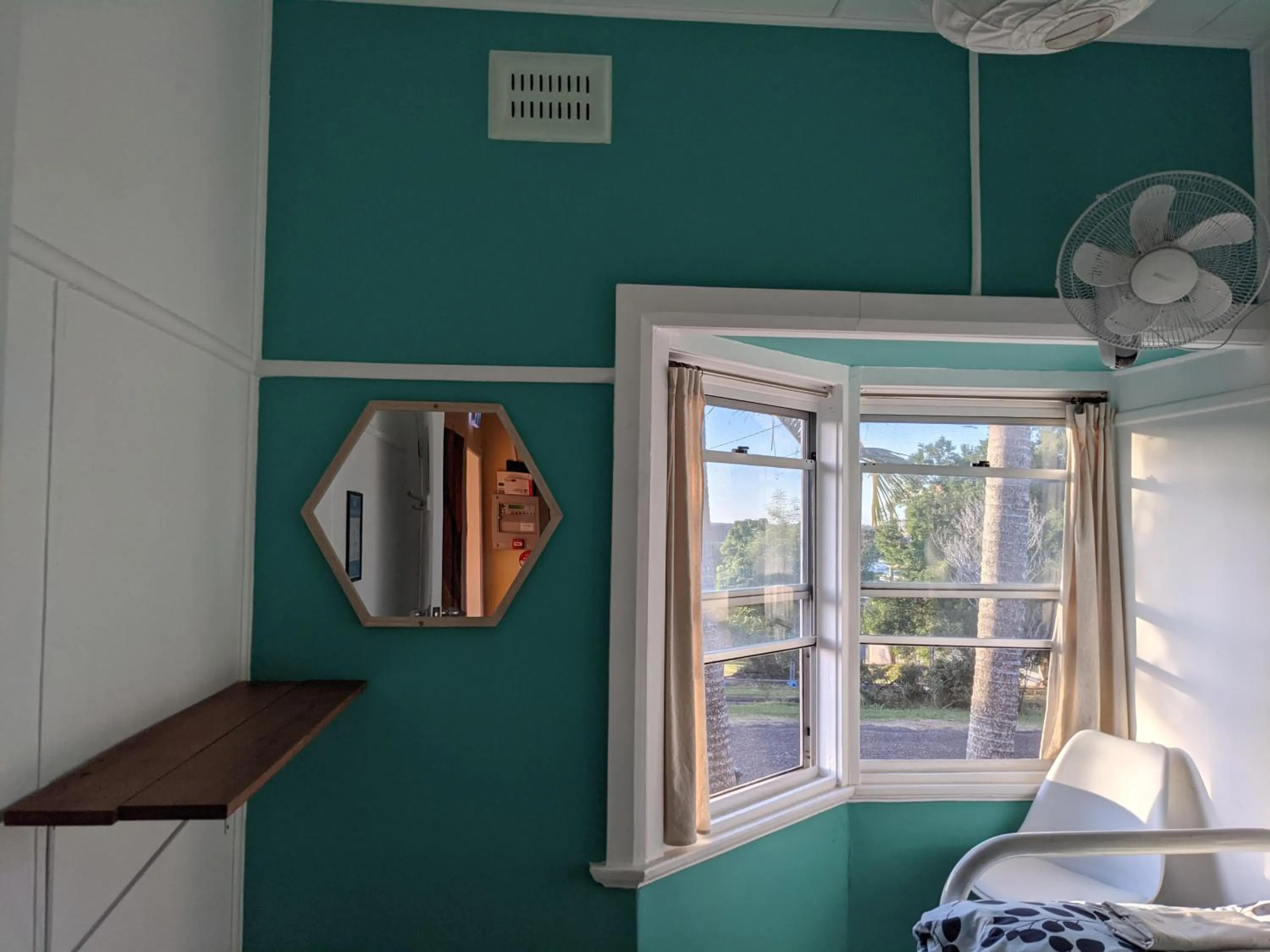 Street view in Ozzie Pozzie Backpackers