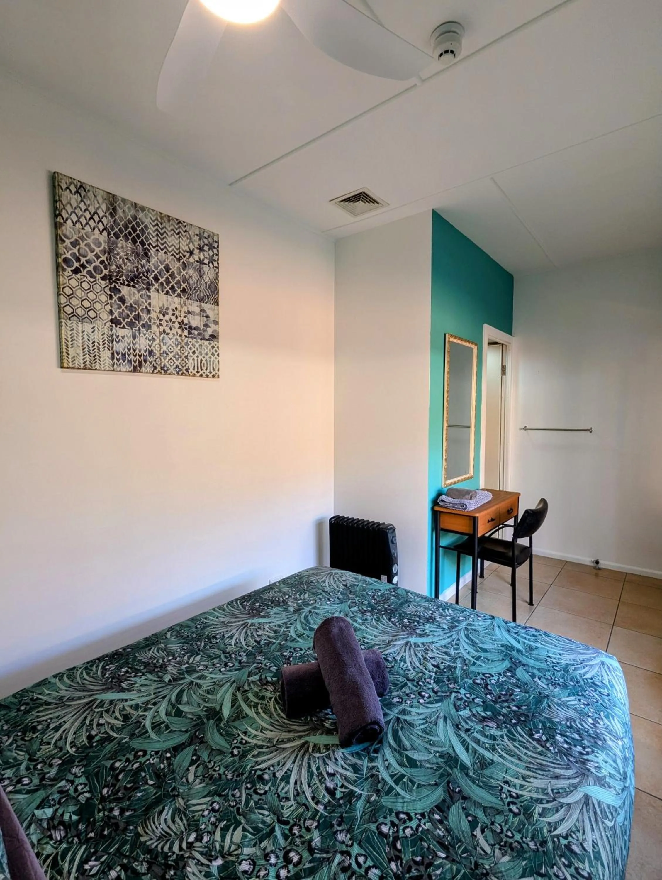 Photo of the whole room, Bed in Ozzie Pozzie Backpackers