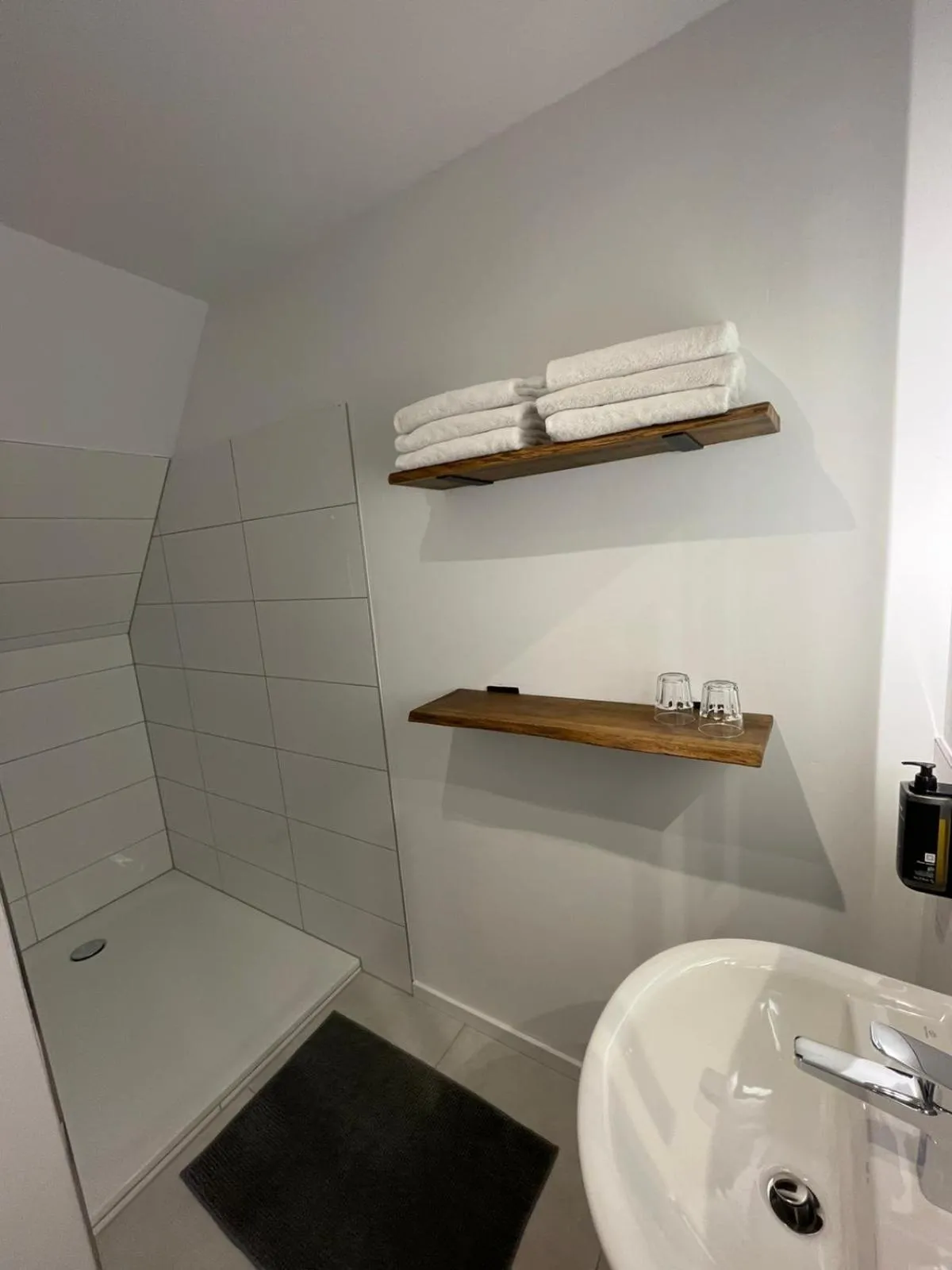Double Room with Private Bathroom - single occupancy in Reiterhof Zwei Linden
