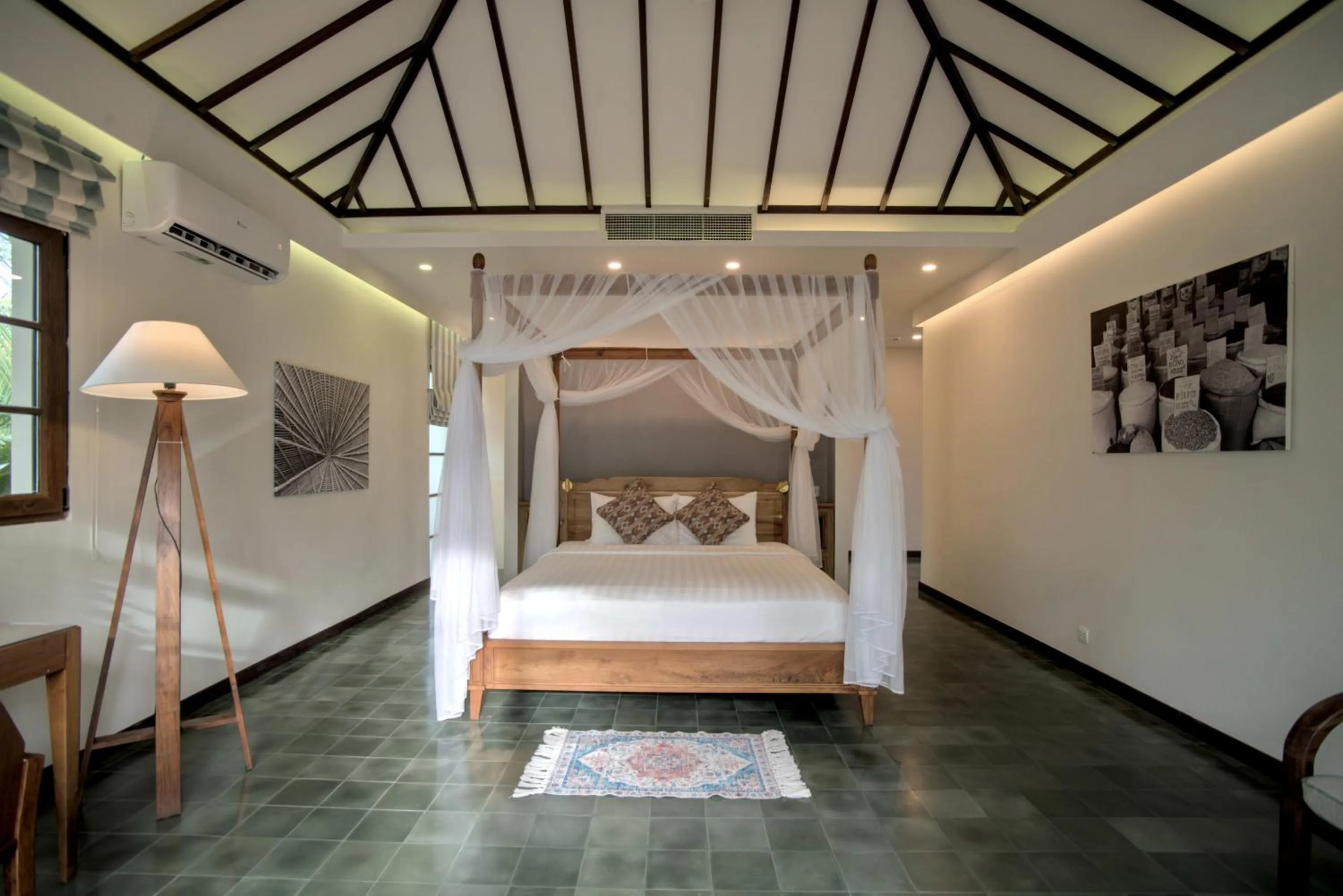 Bed in Cassia Cottage Resort and Spa