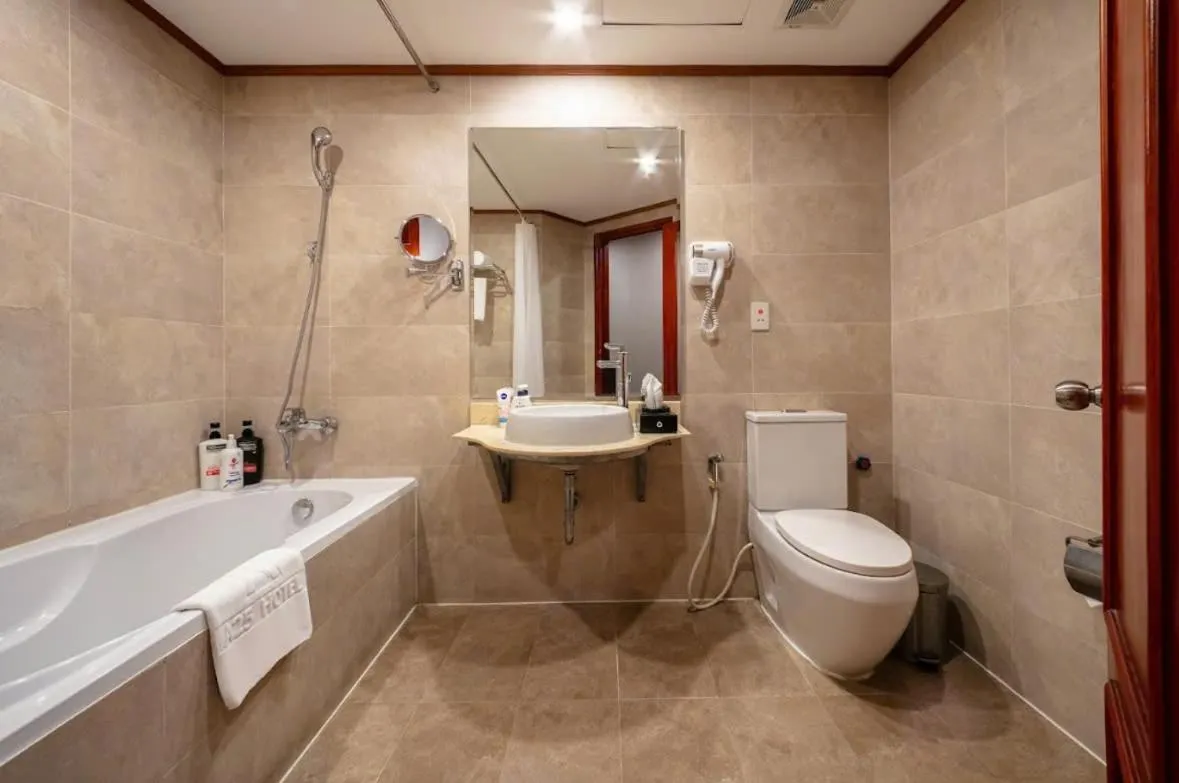 Toilet in A25 Hotel - 23 Quán Thánh