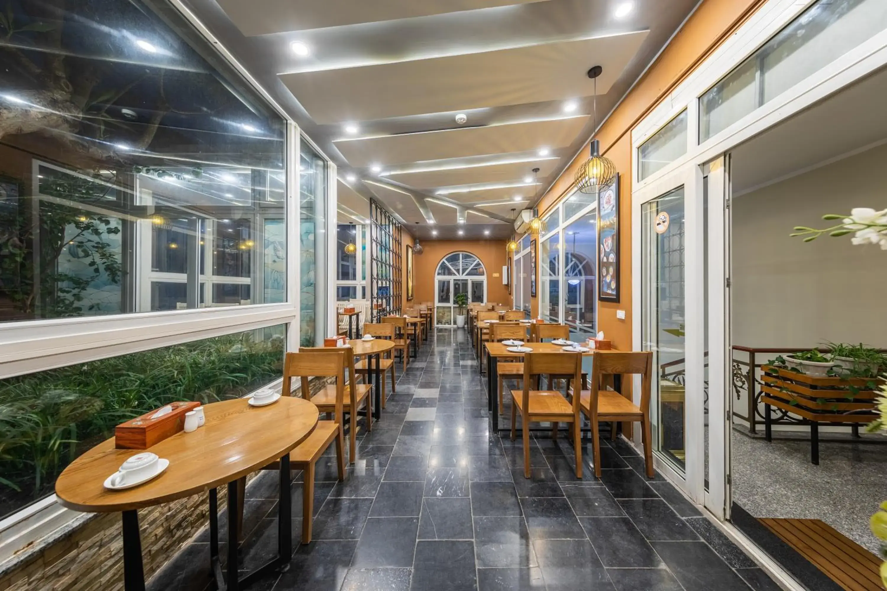 Restaurant/places to eat in A25 Hotel - 23 Quán Thánh Restaurant/places to eat in A25 Hotel - 23 Quán Thánh