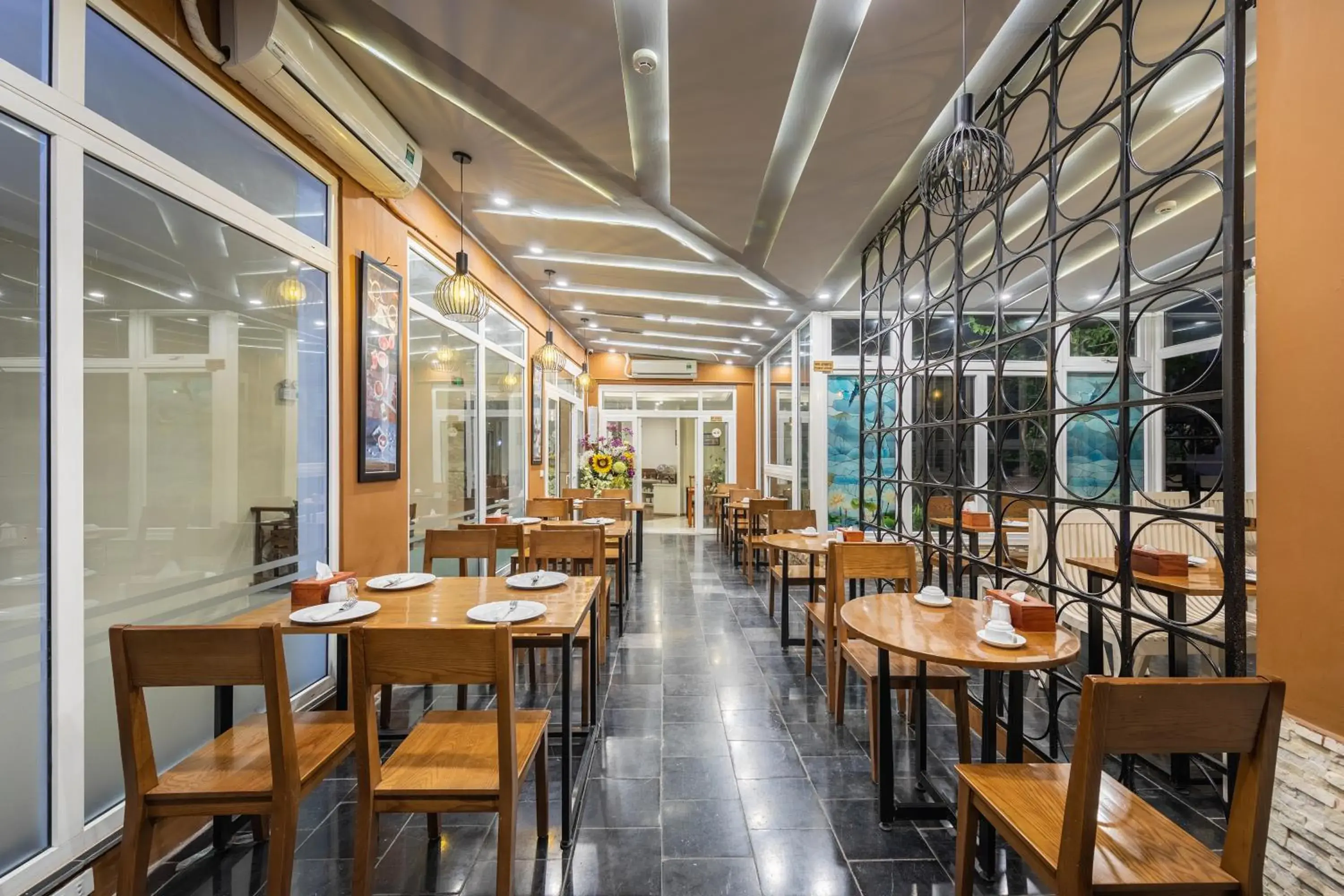 Restaurant/places to eat in A25 Hotel - 23 Quán Thánh Restaurant/places to eat in A25 Hotel - 23 Quán Thánh