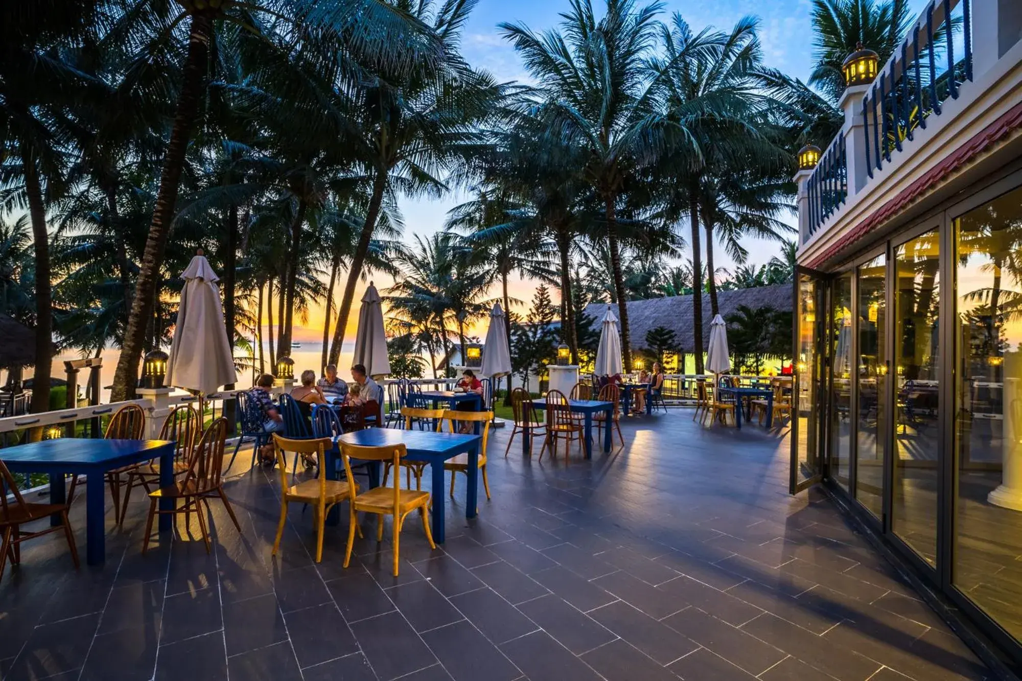 Restaurant/places to eat in L'Azure Resort and Spa Restaurant/places to eat in L'Azure Resort and Spa