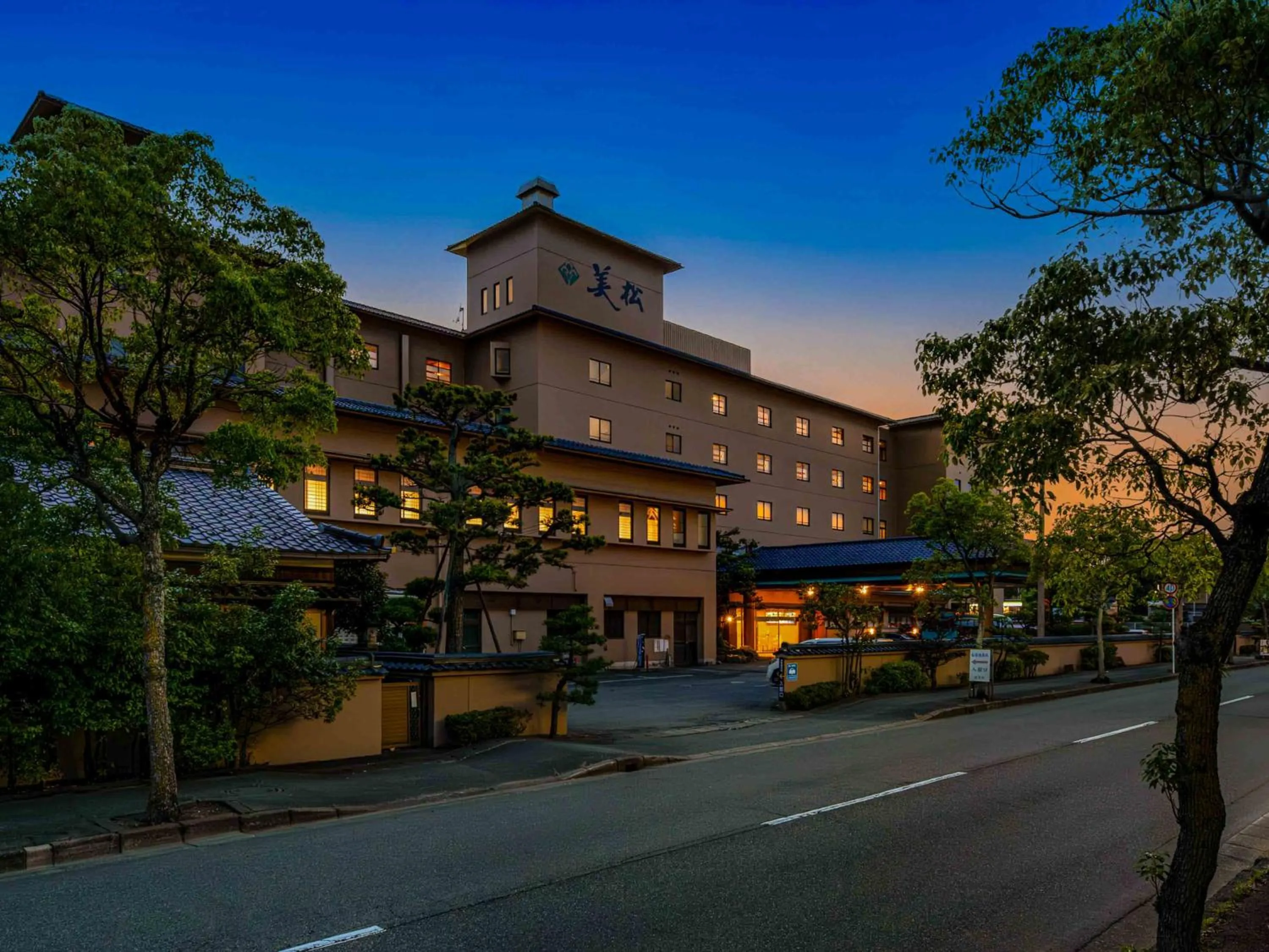 Property building in Hokuriku Fukui Awara Onsen Mimatsu