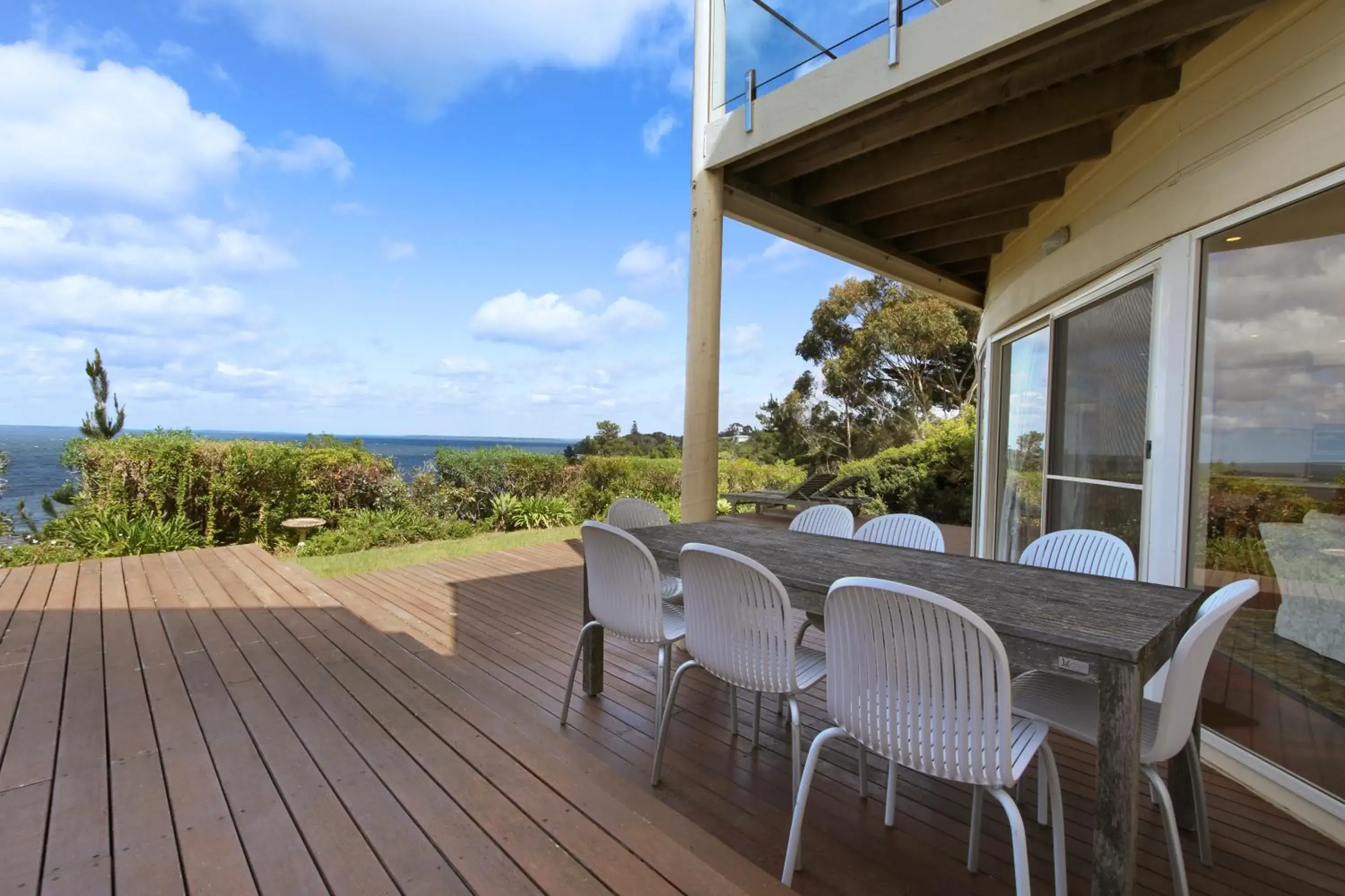 Four-Bedroom Vacation Home in Aegina - Scenic Lakeside Family Retreat Four-Bedroom Vacation Home in Aegina - Scenic Lakeside Family Retreat