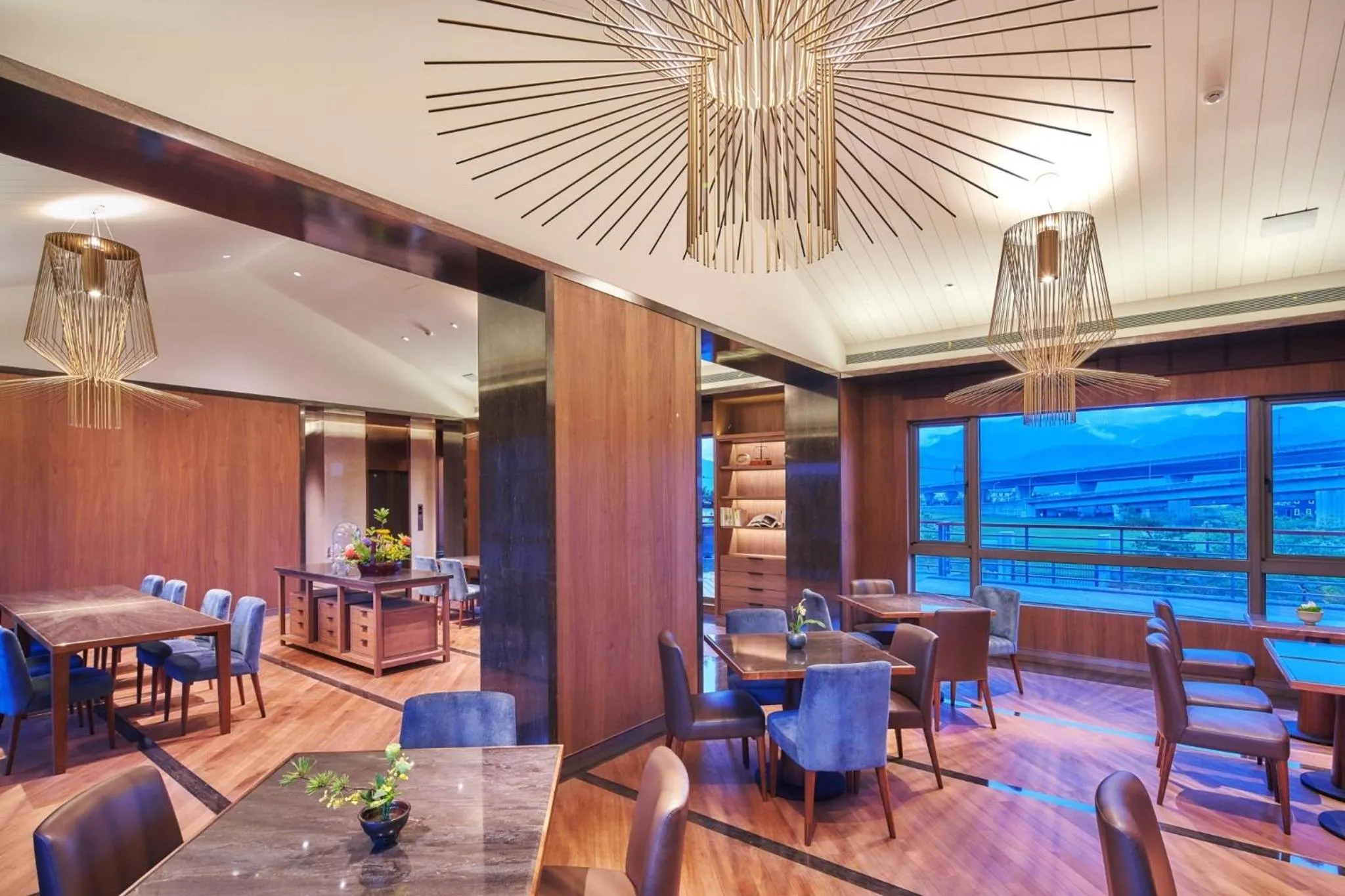 Restaurant/places to eat in Apexvilla-moon