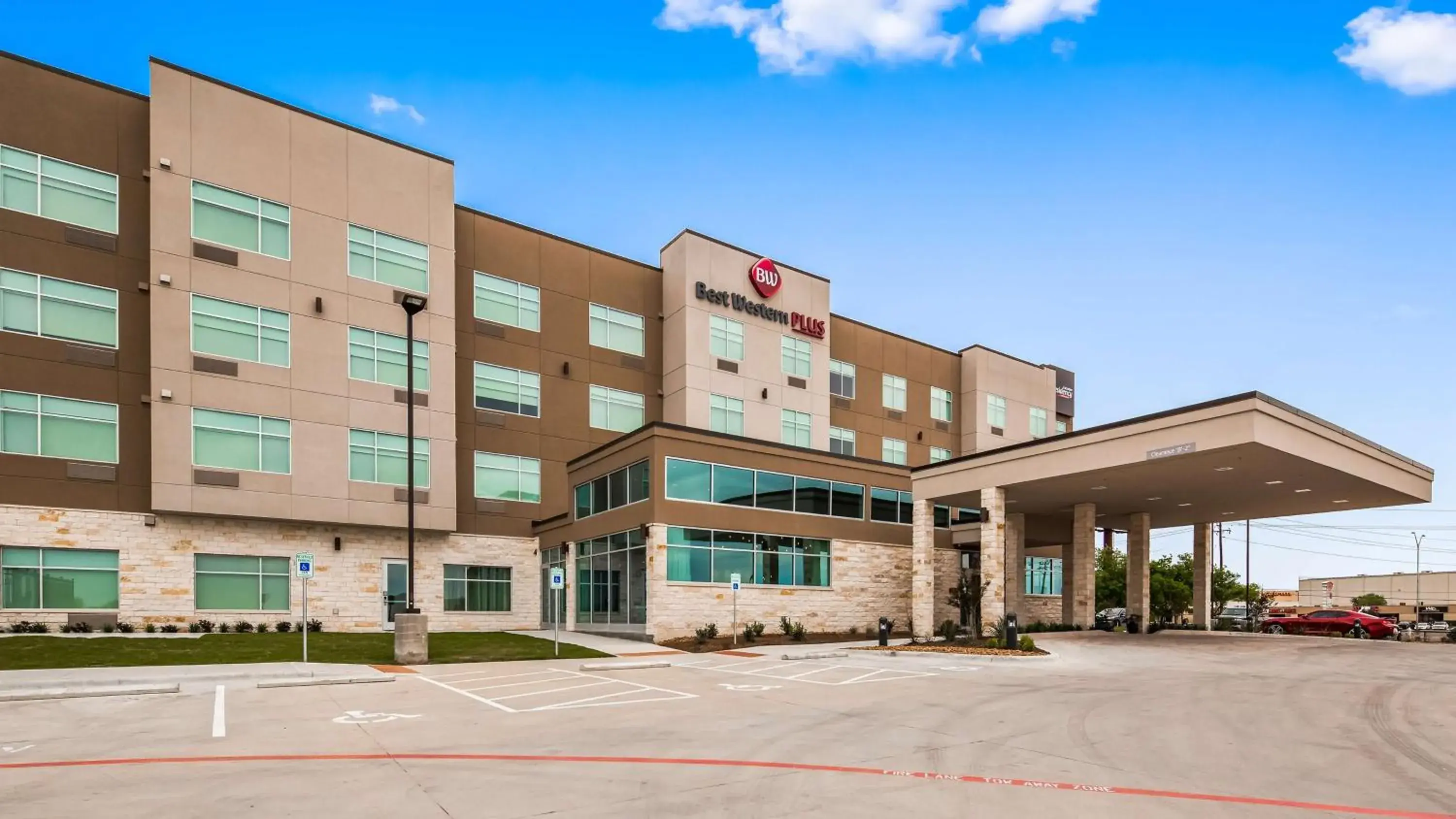 Property building in Best Western Plus Executive Residency Austin - Round Rock Property building in Best Western Plus Executive Residency Austin - Round Rock