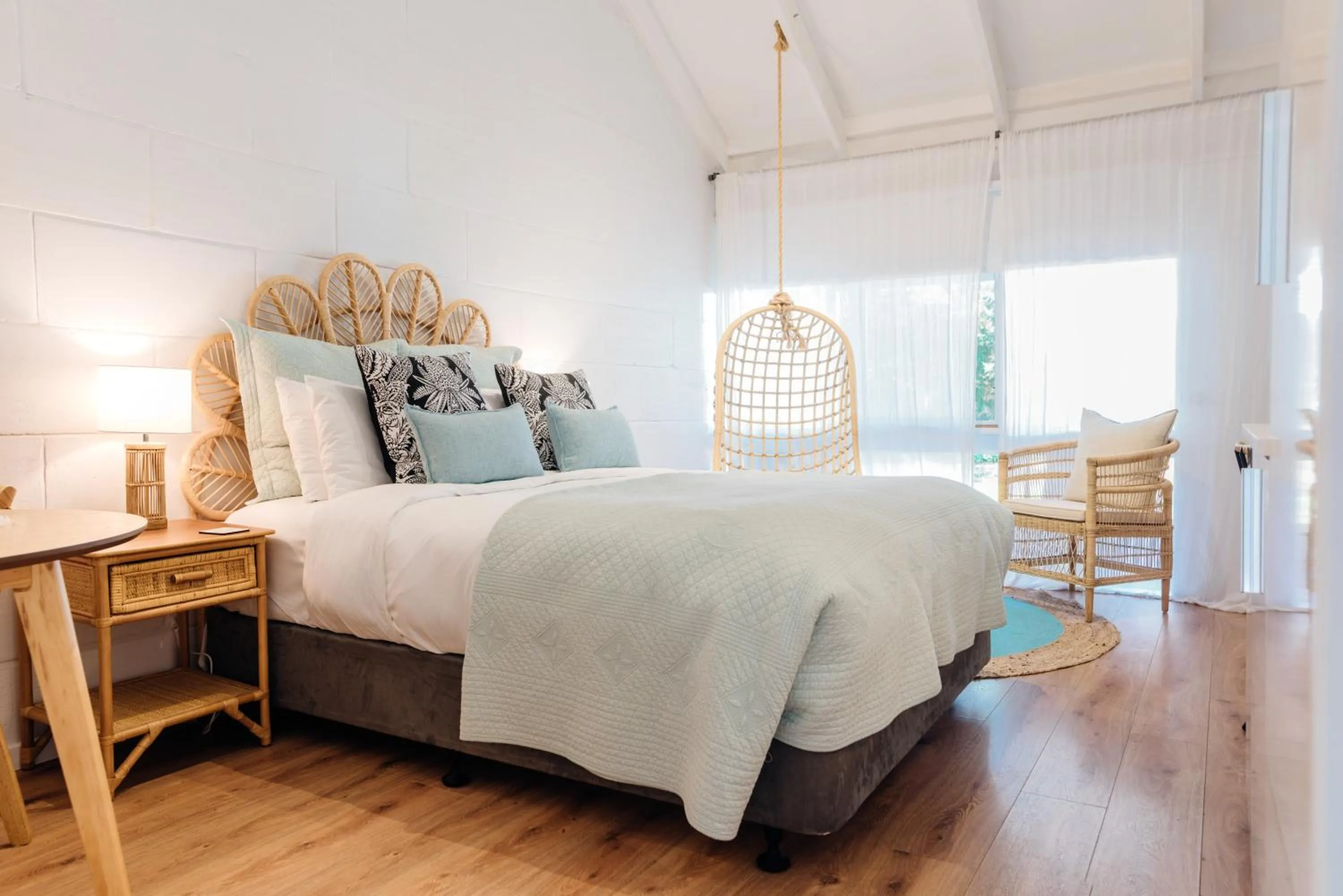 Bed in Port O' Call Motel