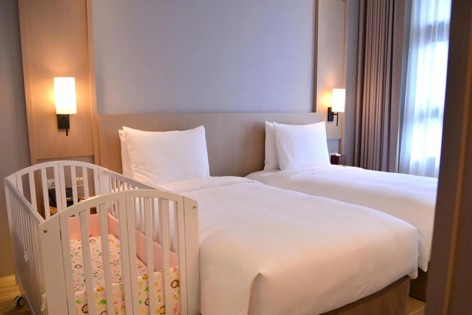 cot, Bed in Jolley Hotel