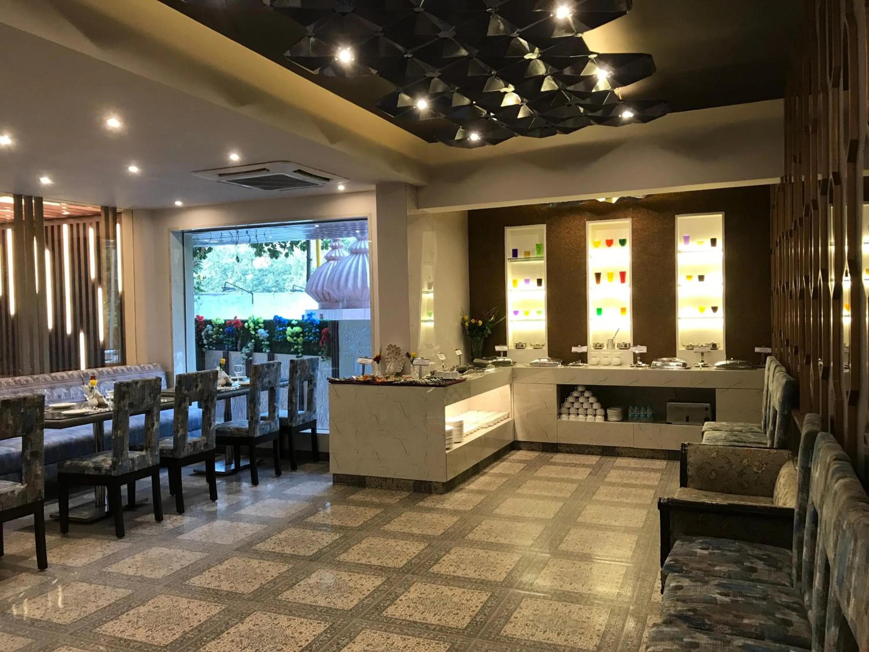 Restaurant/places to eat in JRD Pride-Business Hotel