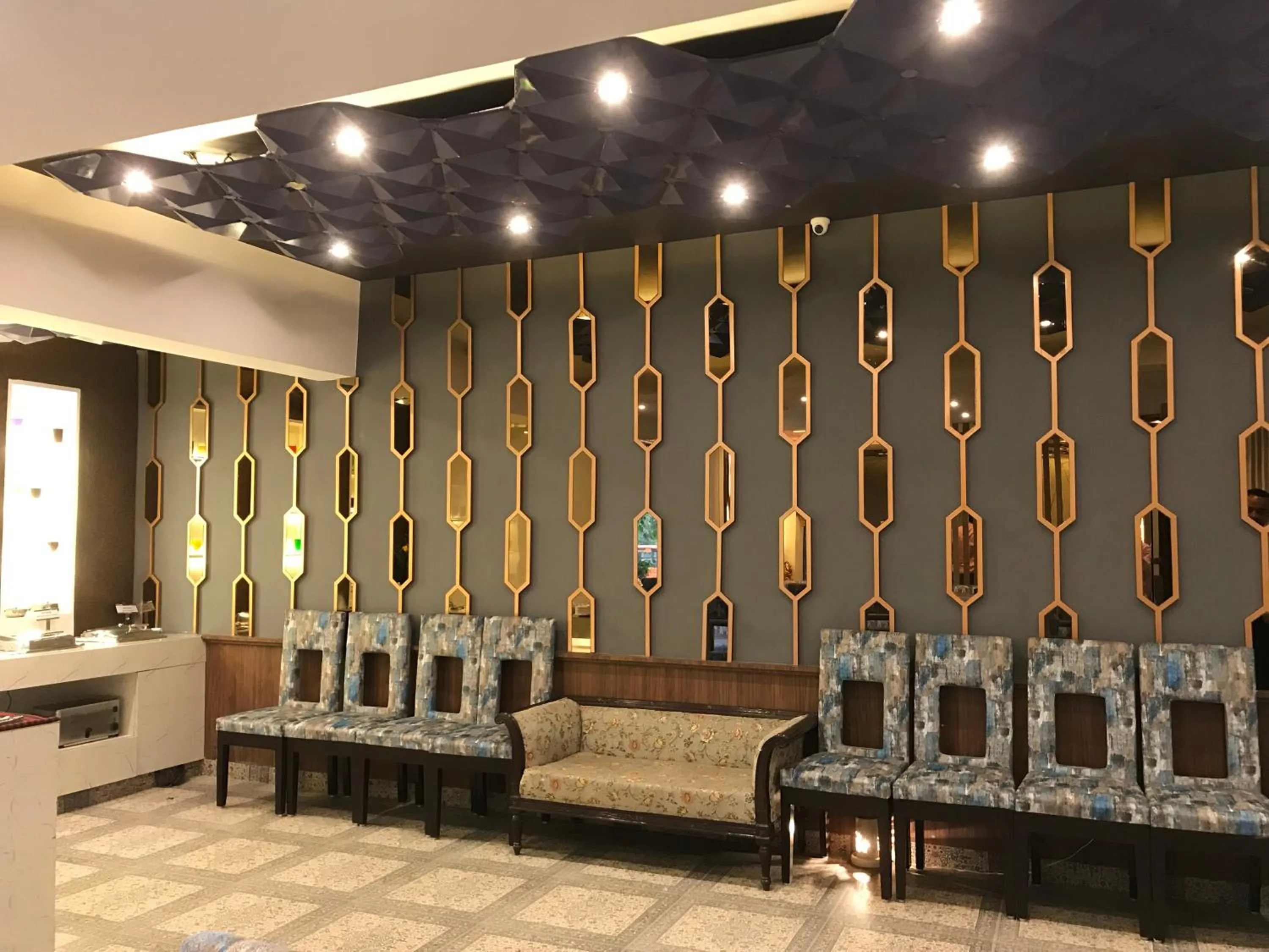 Restaurant/places to eat in JRD Pride-Business Hotel