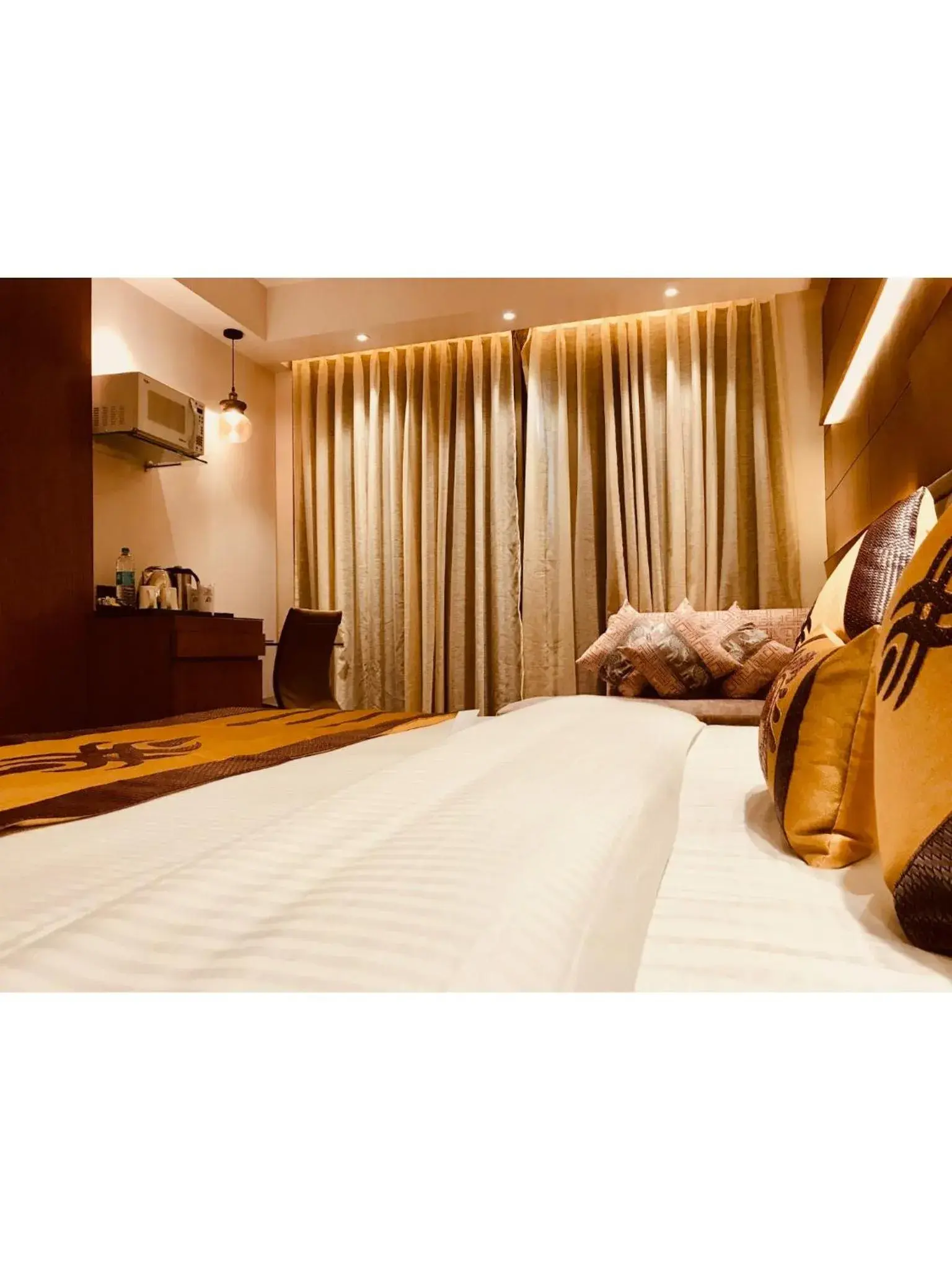 Deluxe Room with complimentary Hi Tea from 04pm till 06pm - single occupancy in JRD Pride-Business Hotel Deluxe Room with complimentary Hi Tea from 04pm till 06pm - single occupancy in JRD Pride-Business Hotel
