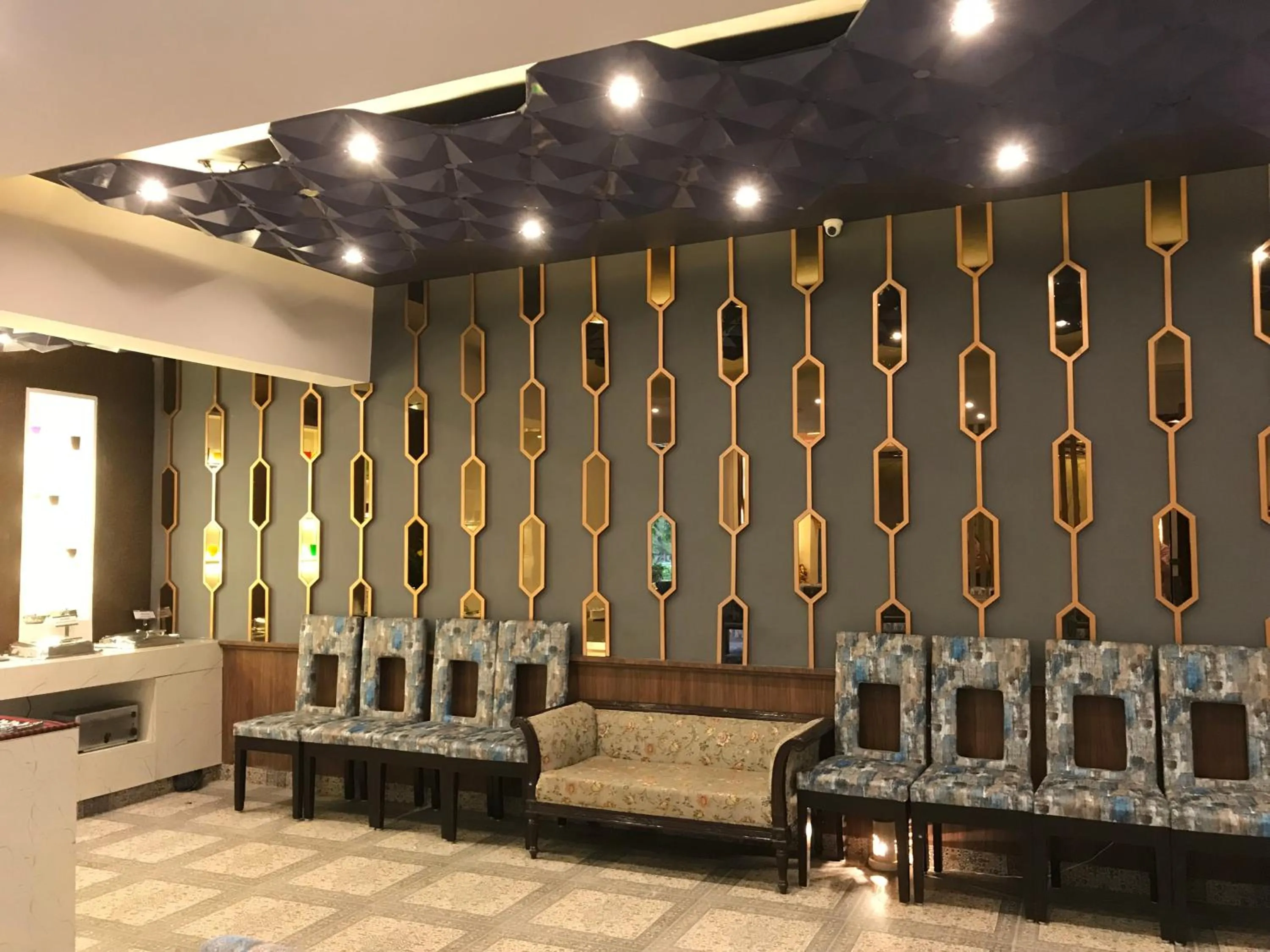 Restaurant/places to eat in JRD Pride-Business Hotel