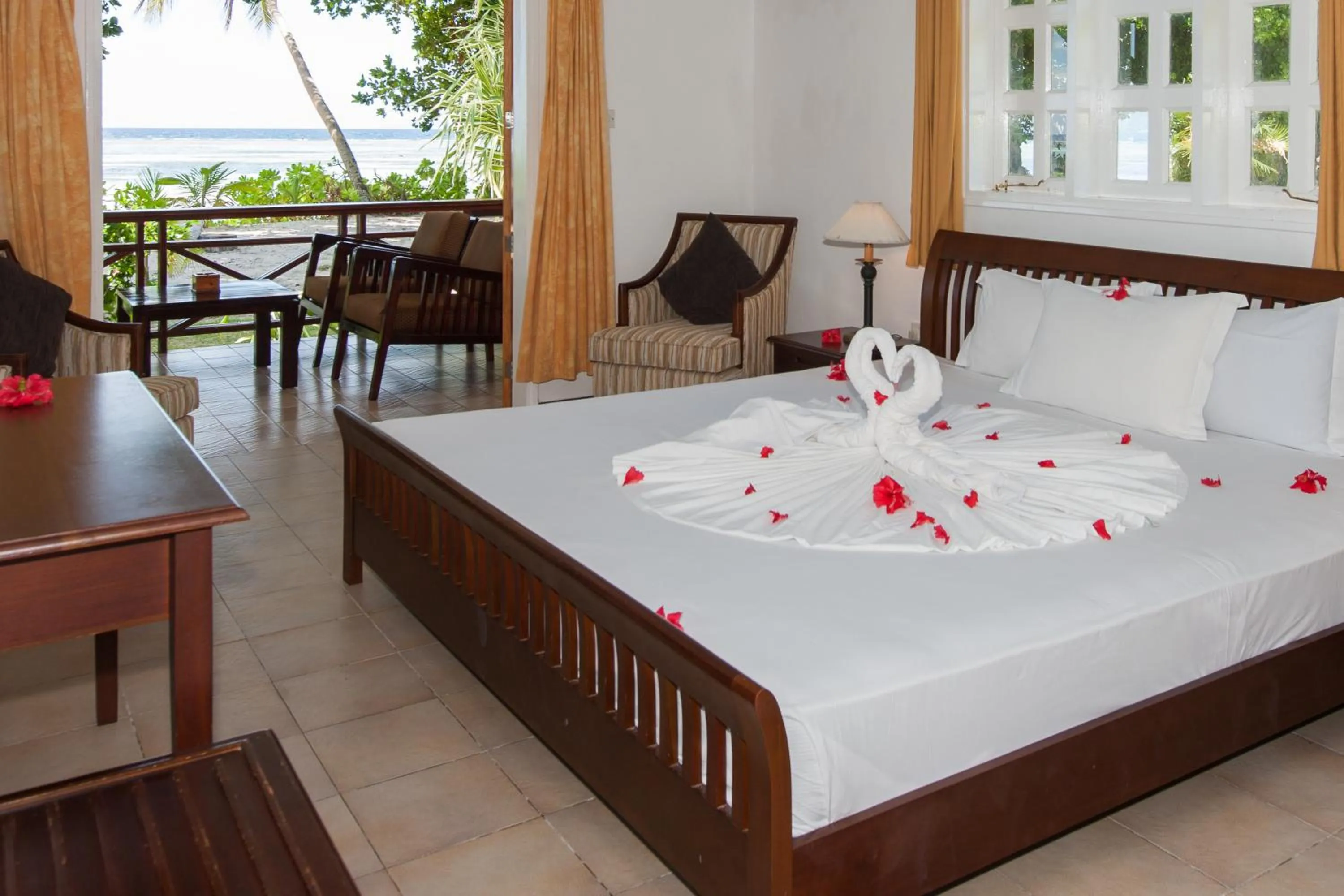 Bed in La Digue Island Lodge