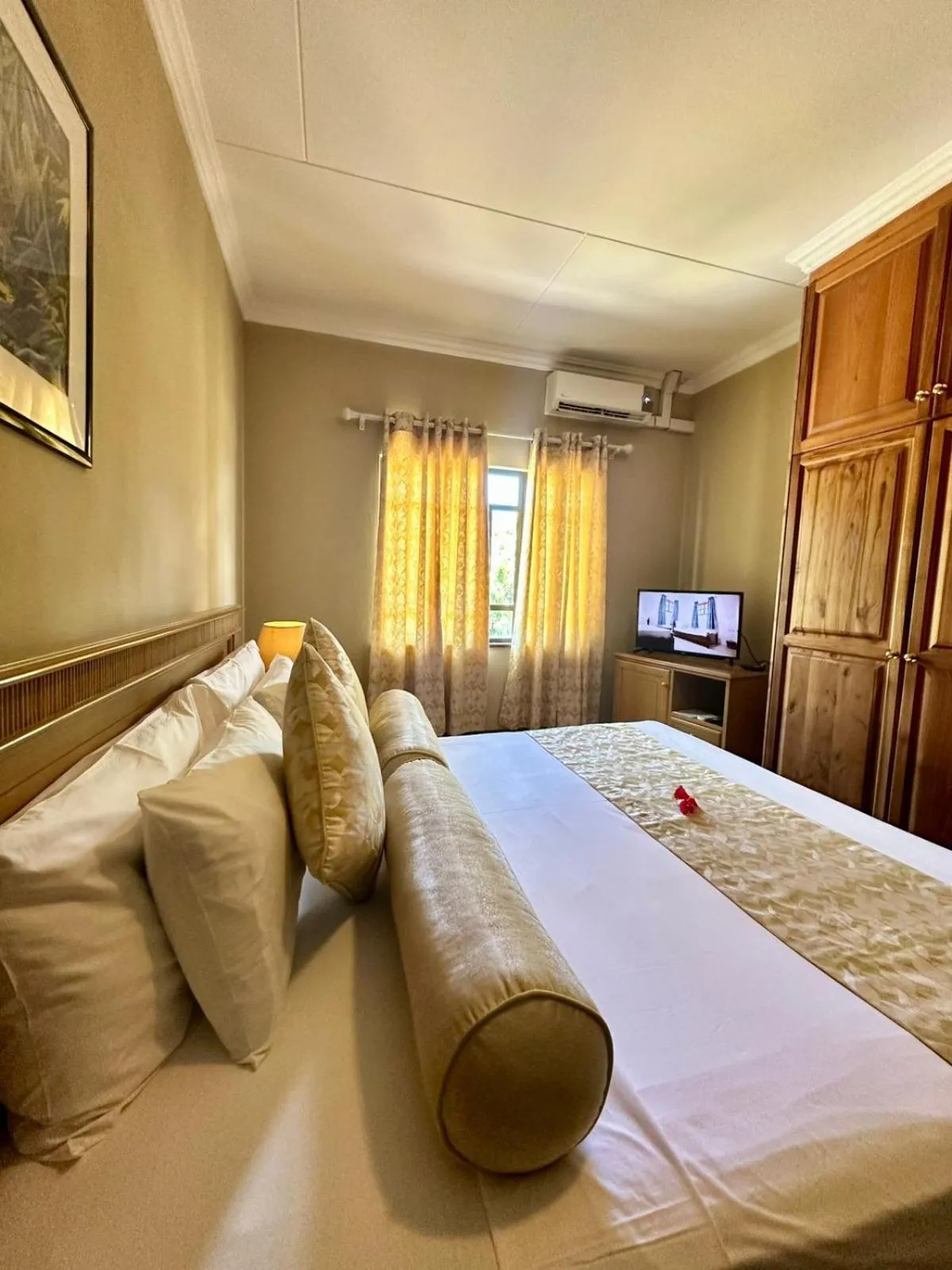 Bed in La Digue Island Lodge