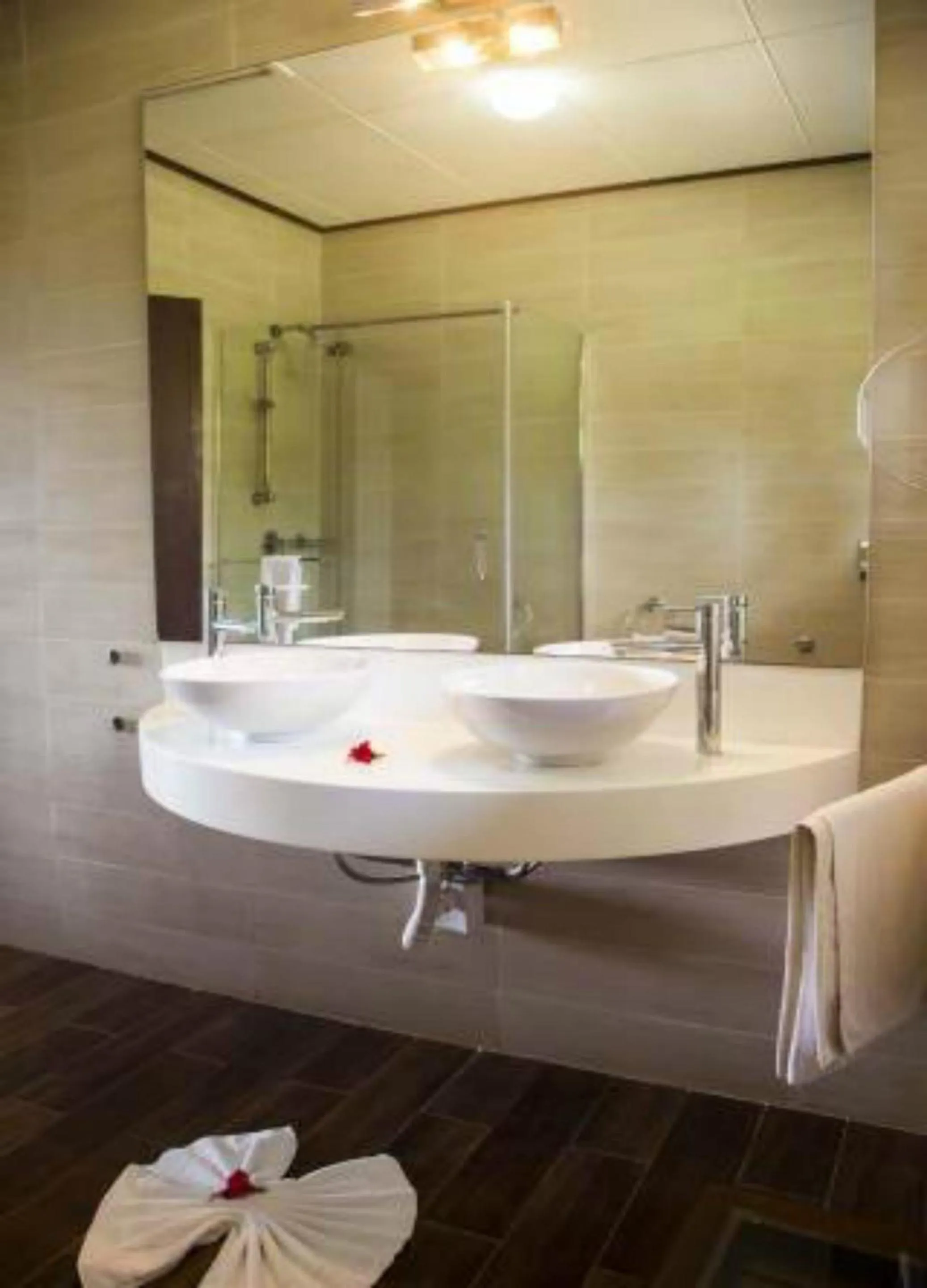 Bathroom in La Digue Island Lodge