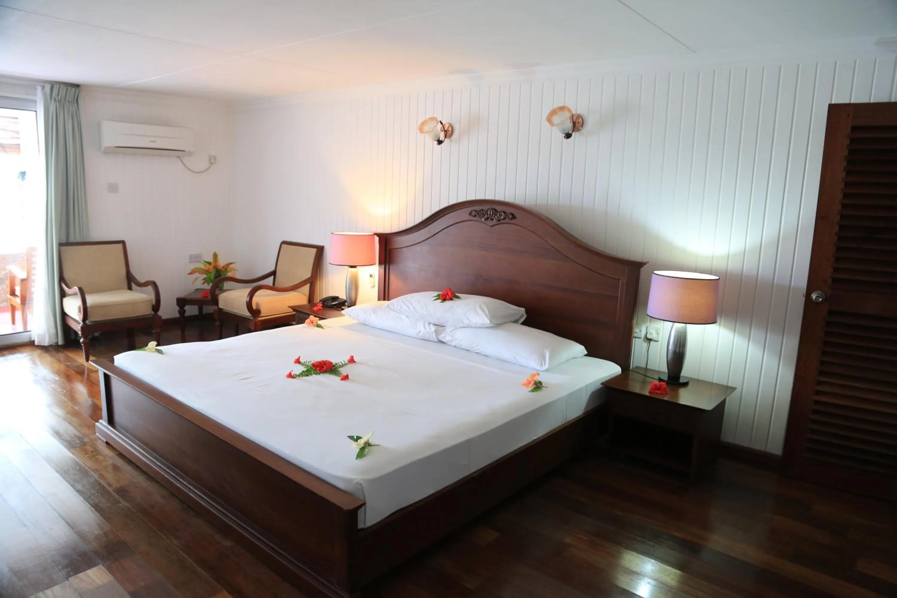 Bed in La Digue Island Lodge