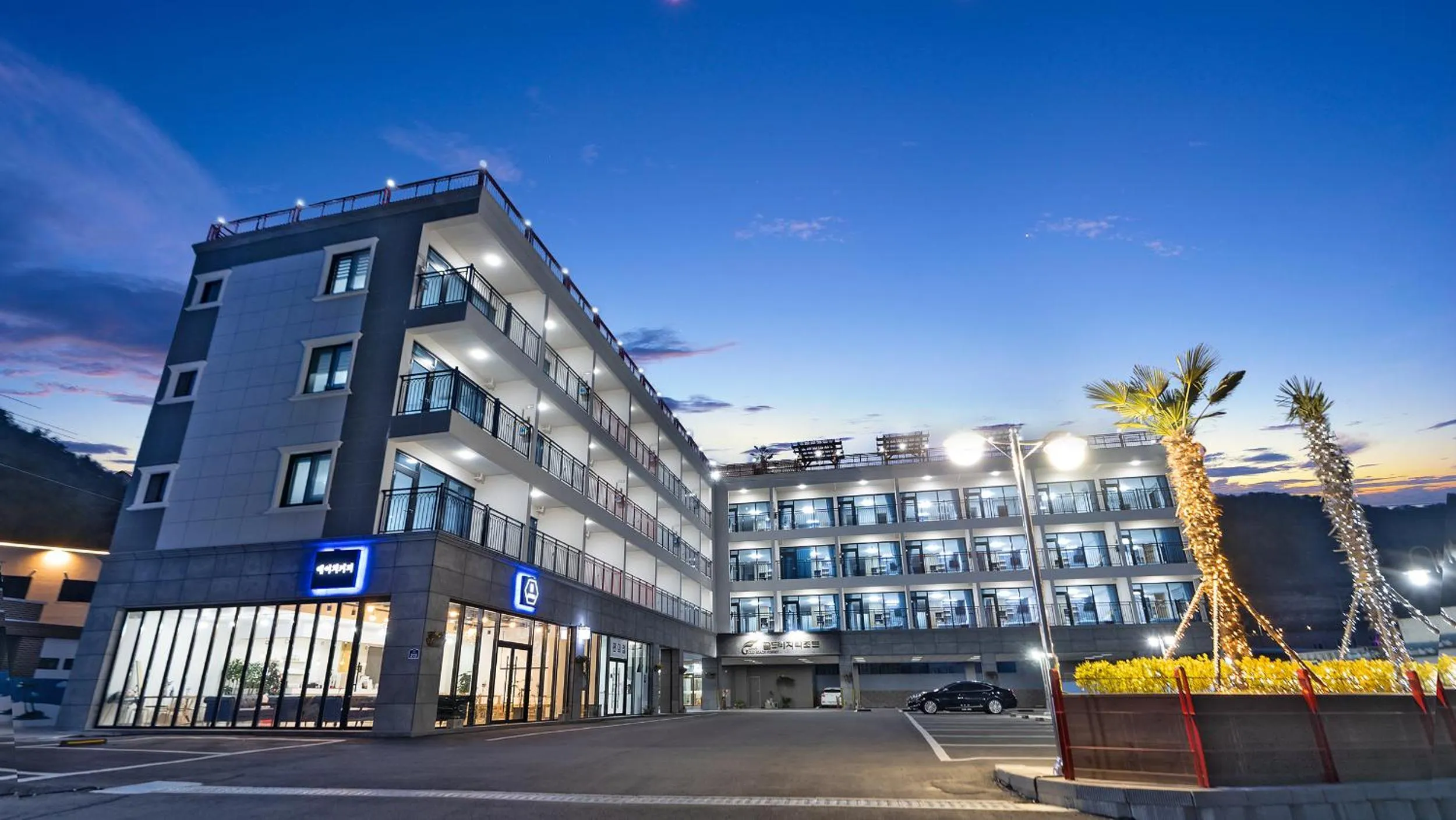 Property building in Gold Beach Resort