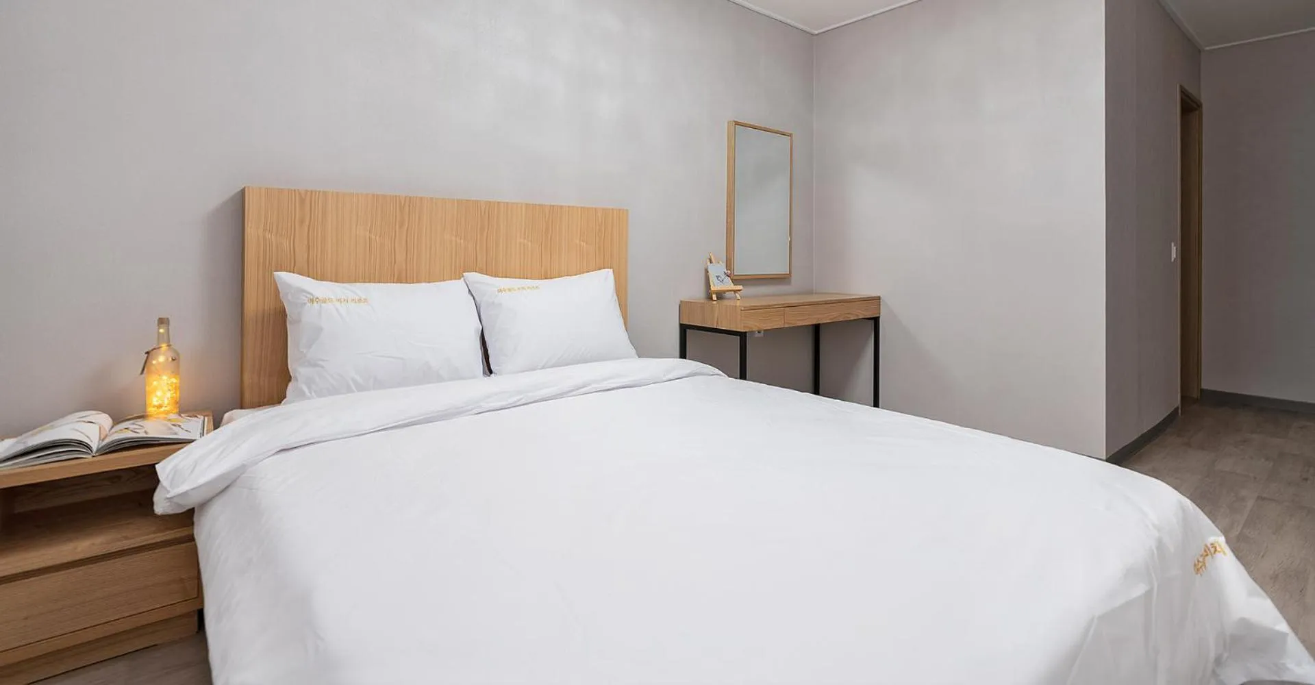 Bed in Gold Beach Resort