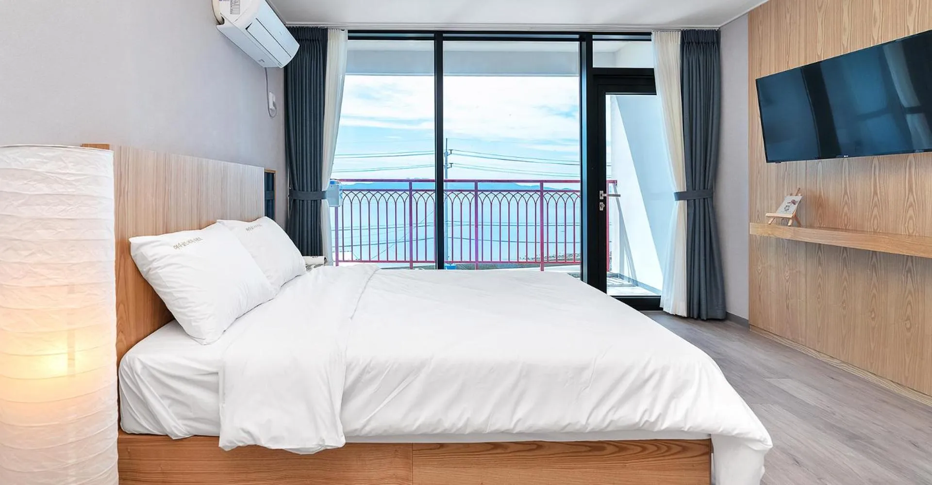 Bed in Gold Beach Resort