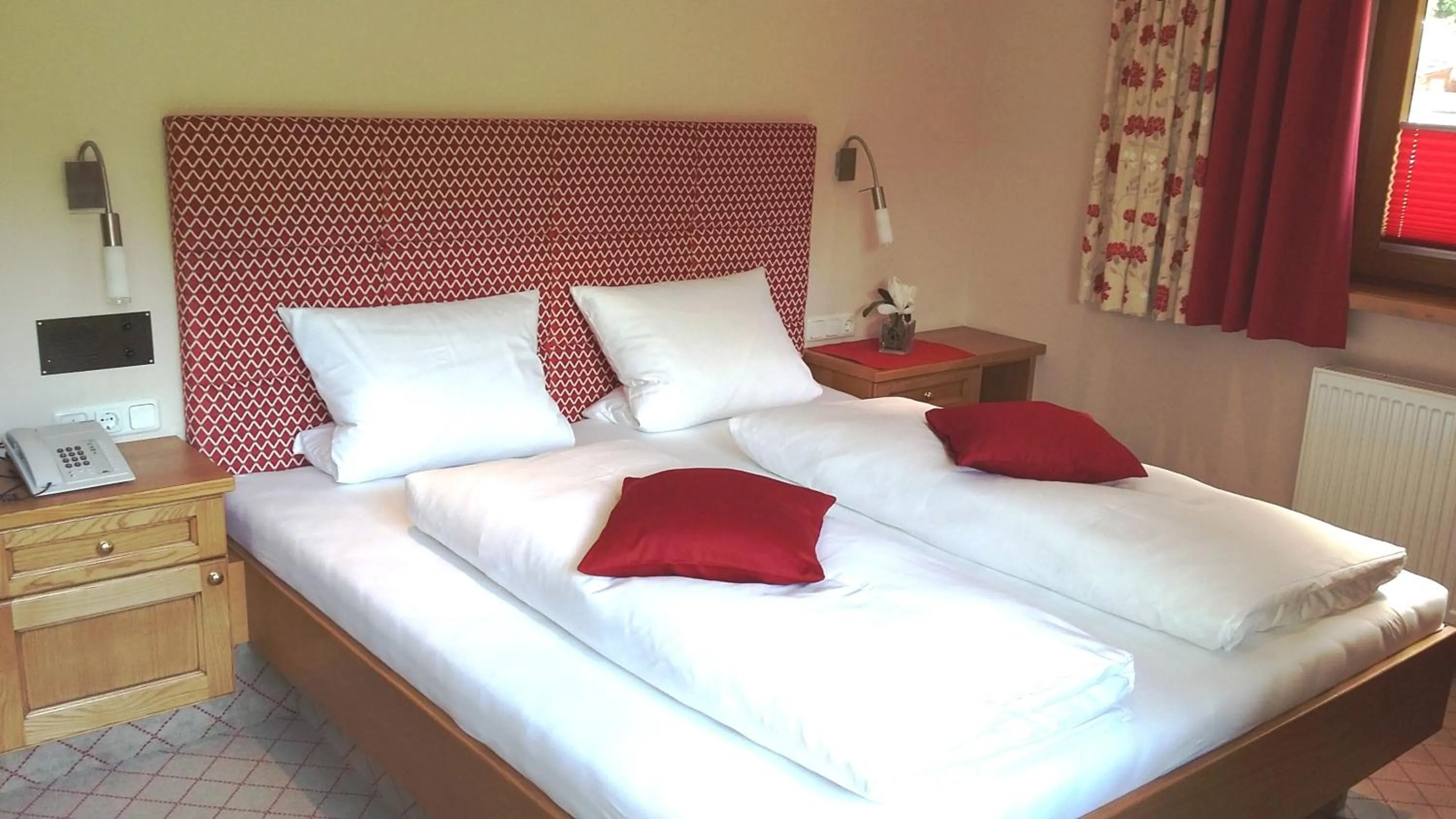 Photo of the whole room, Bed in Hotel Garni Erler