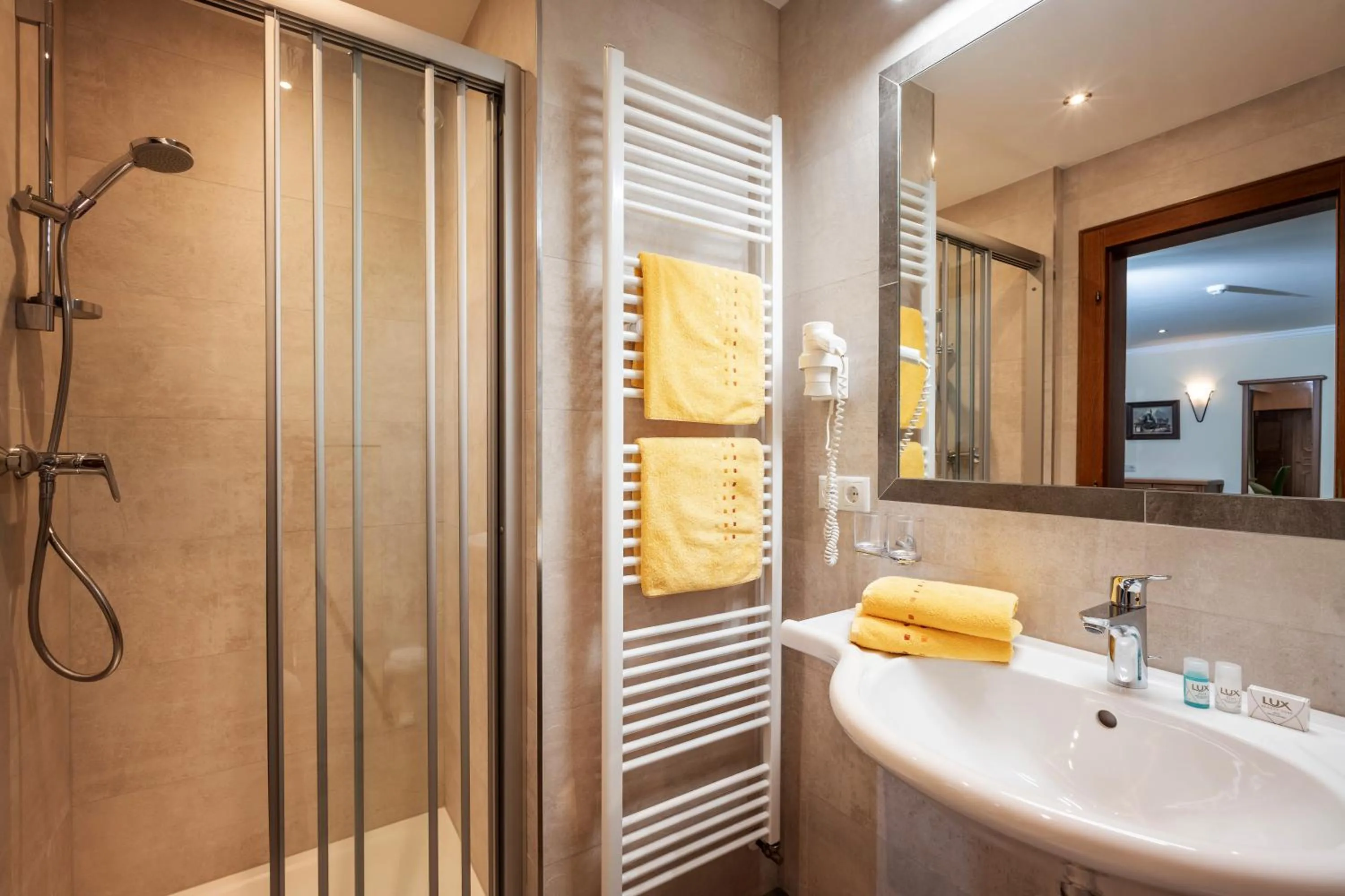 Bathroom in Hotel Garni Erler