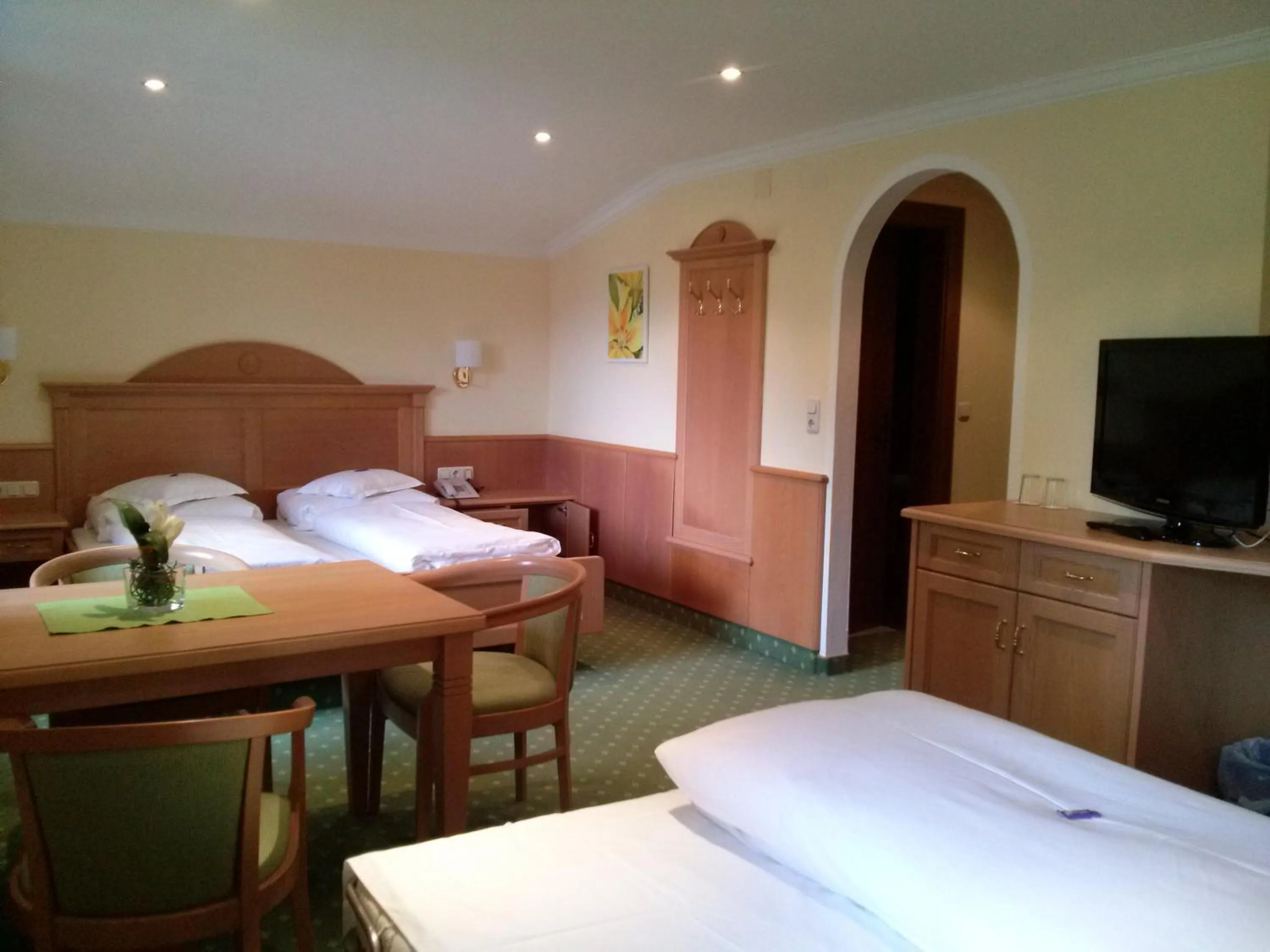 Photo of the whole room, Bed in Hotel Garni Erler