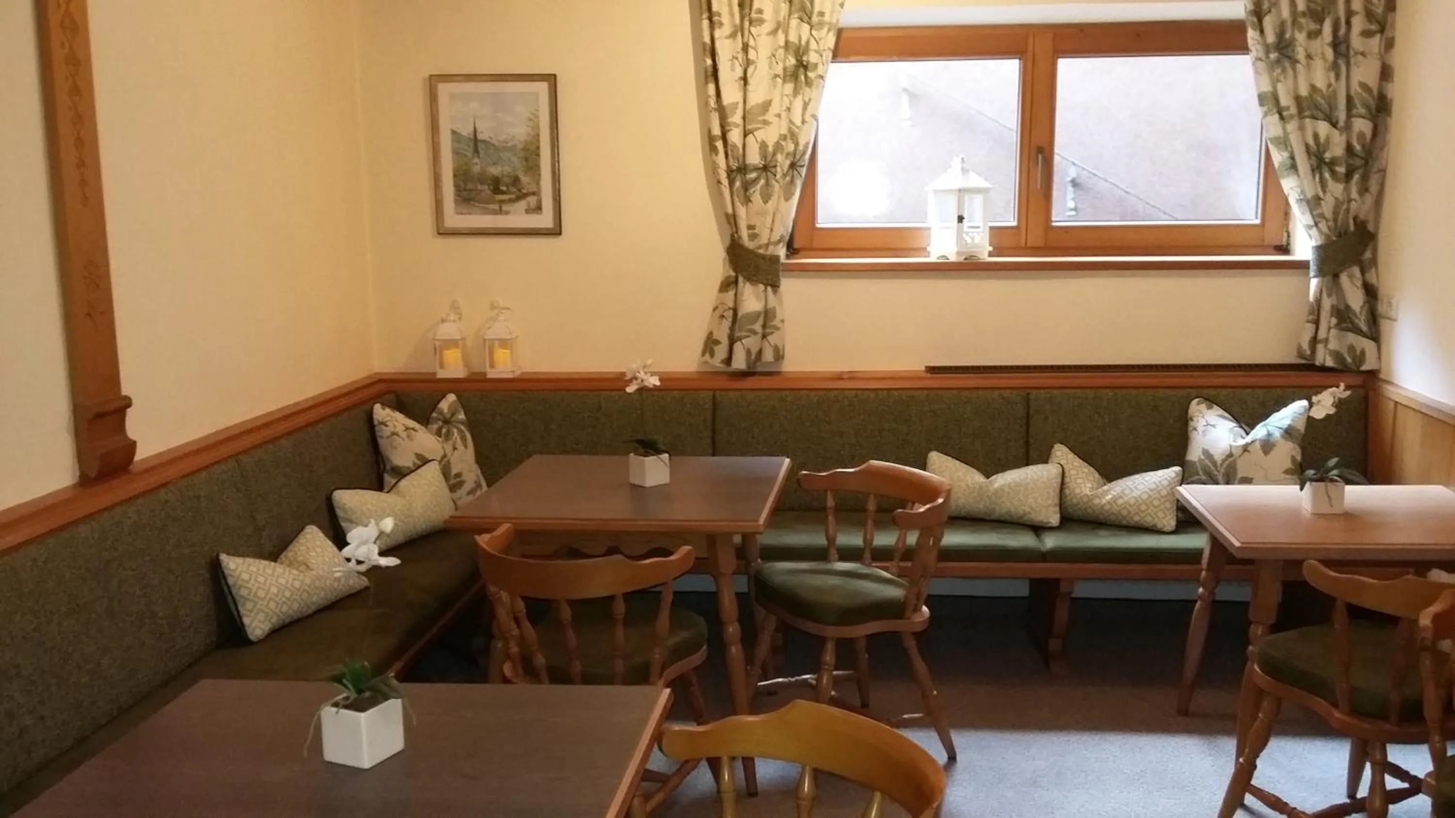 Communal lounge/ TV room in Hotel Garni Erler