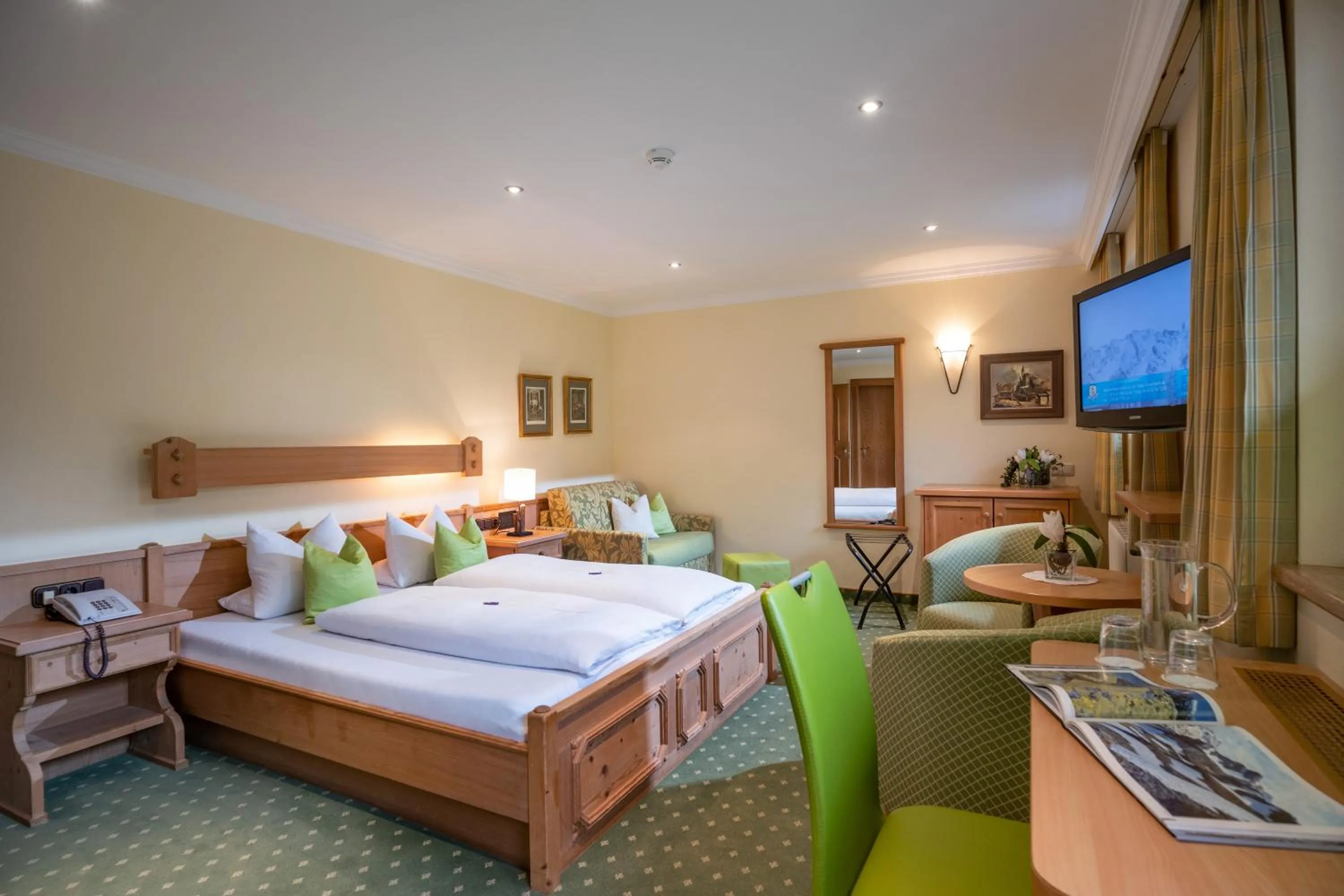 Photo of the whole room, Bed in Hotel Garni Erler