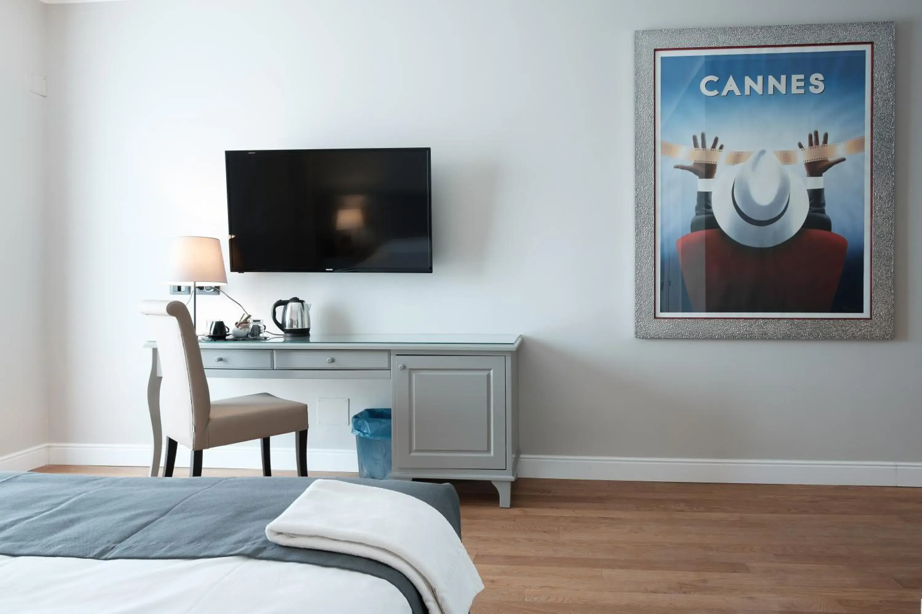 TV and multimedia, Bed in Hotel De Ville TV and multimedia, Bed in Hotel De Ville