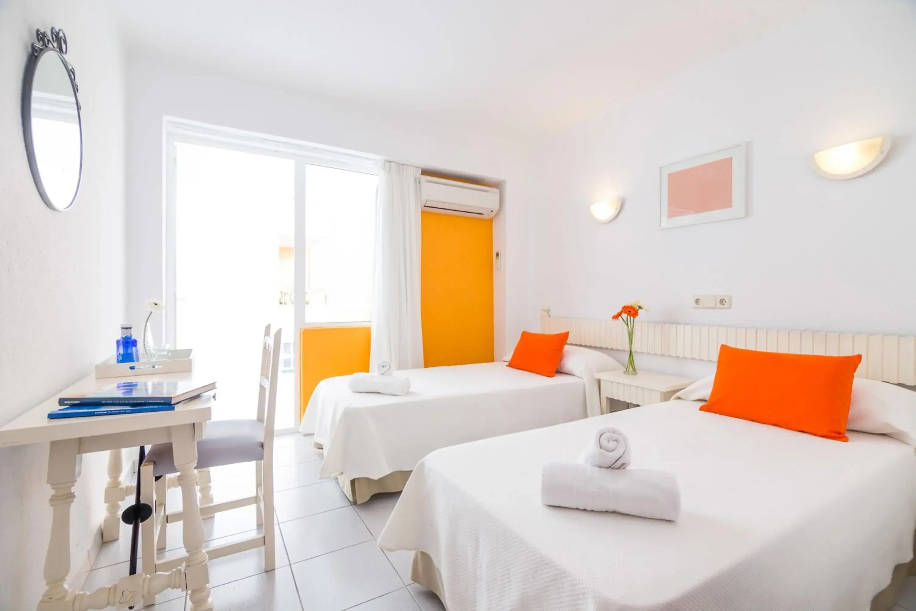Twin Room with Balcony in Garau Petit Hotel Twin Room with Balcony in Garau Petit Hotel