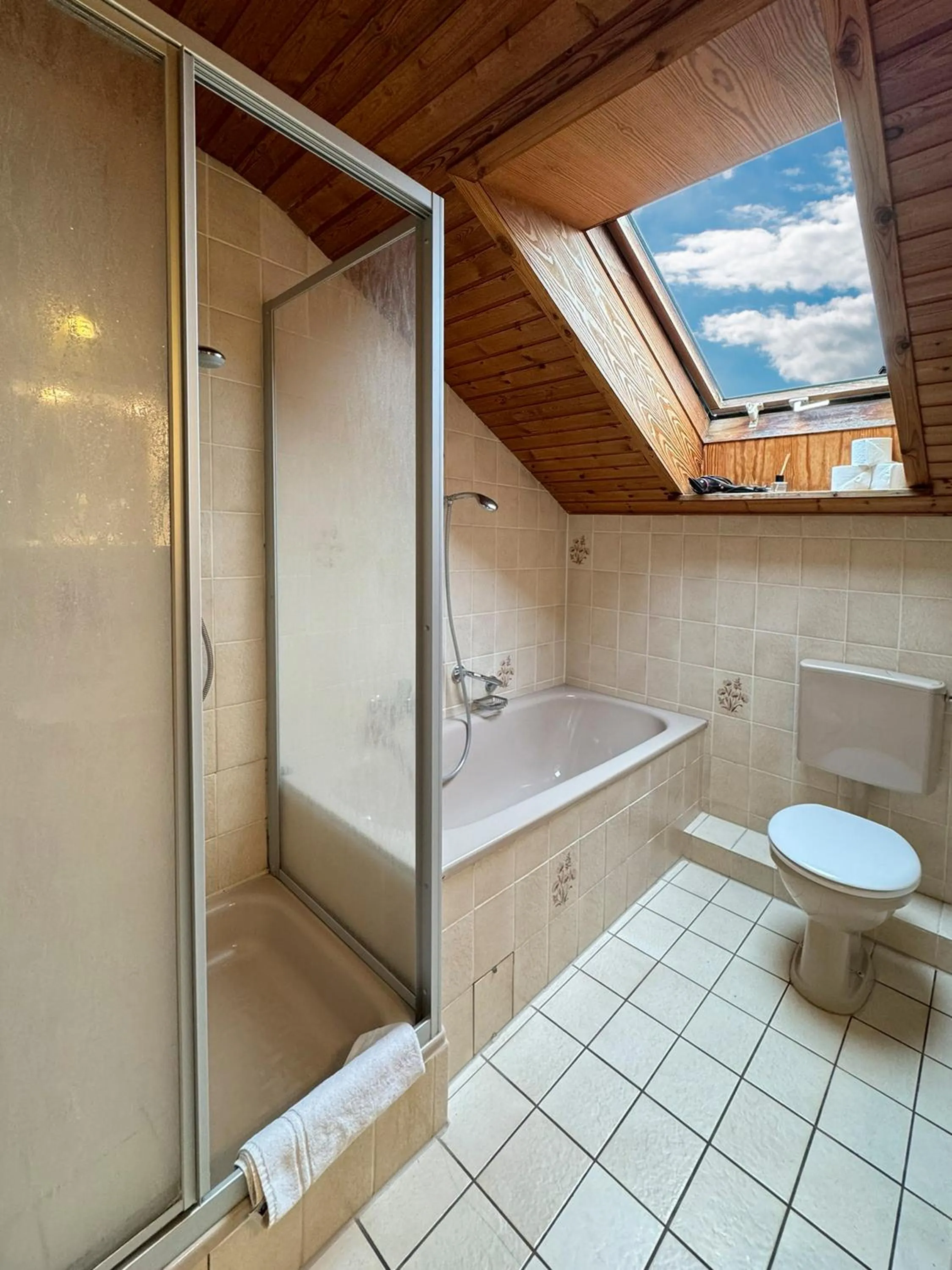 Shower in Haus Roseneck mit gratis Zugang zur Jod-Sole-Therme