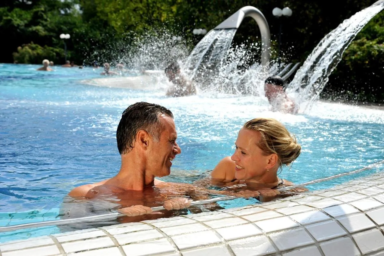Hot Spring Bath in Haus Roseneck mit gratis Zugang zur Jod-Sole-Therme