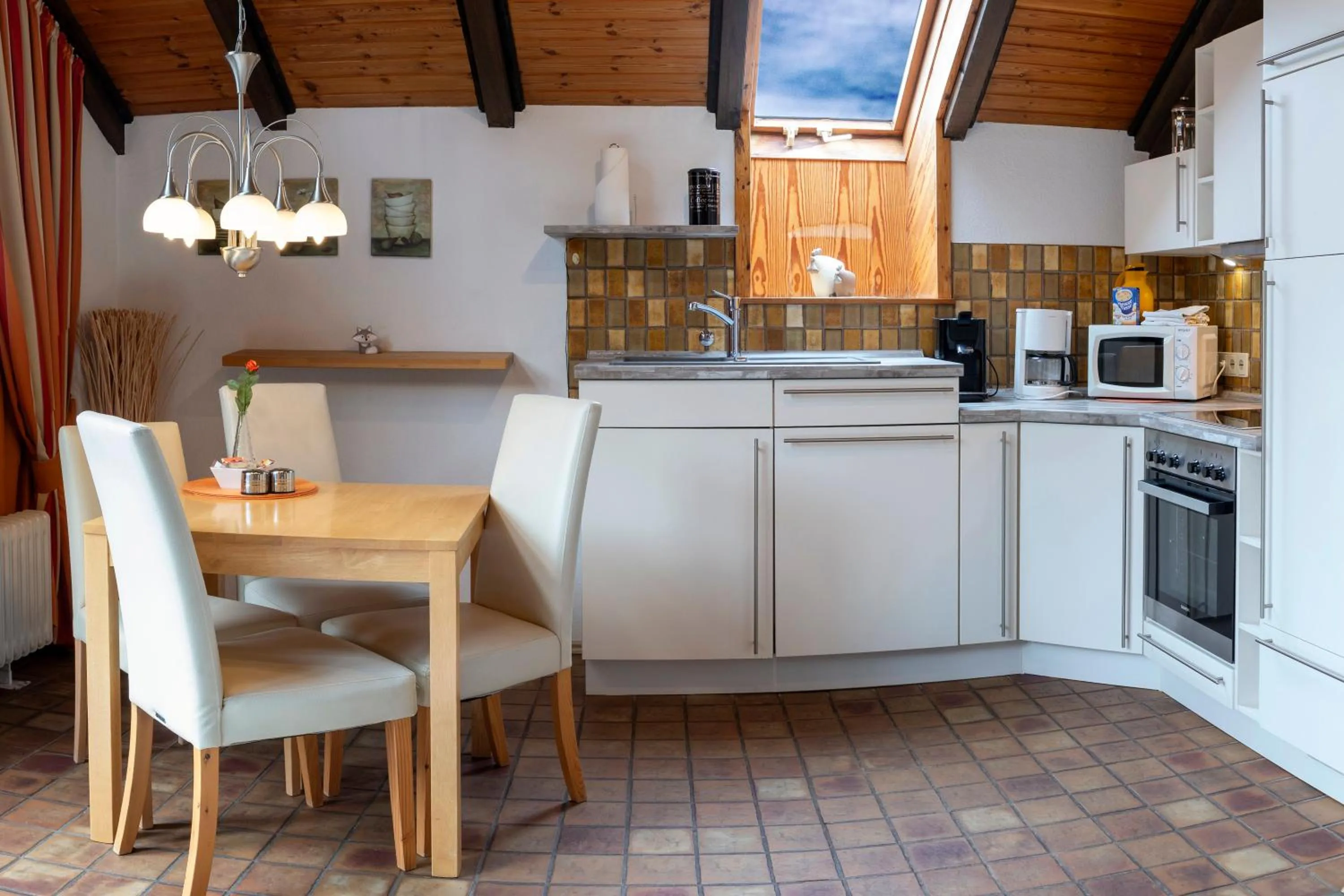 Dining area in Haus Roseneck mit gratis Zugang zur Jod-Sole-Therme