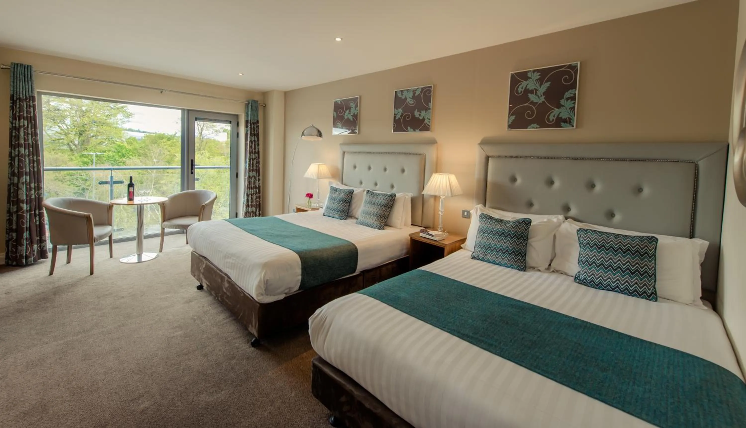 Bedroom, Bed in Scott's Hotel