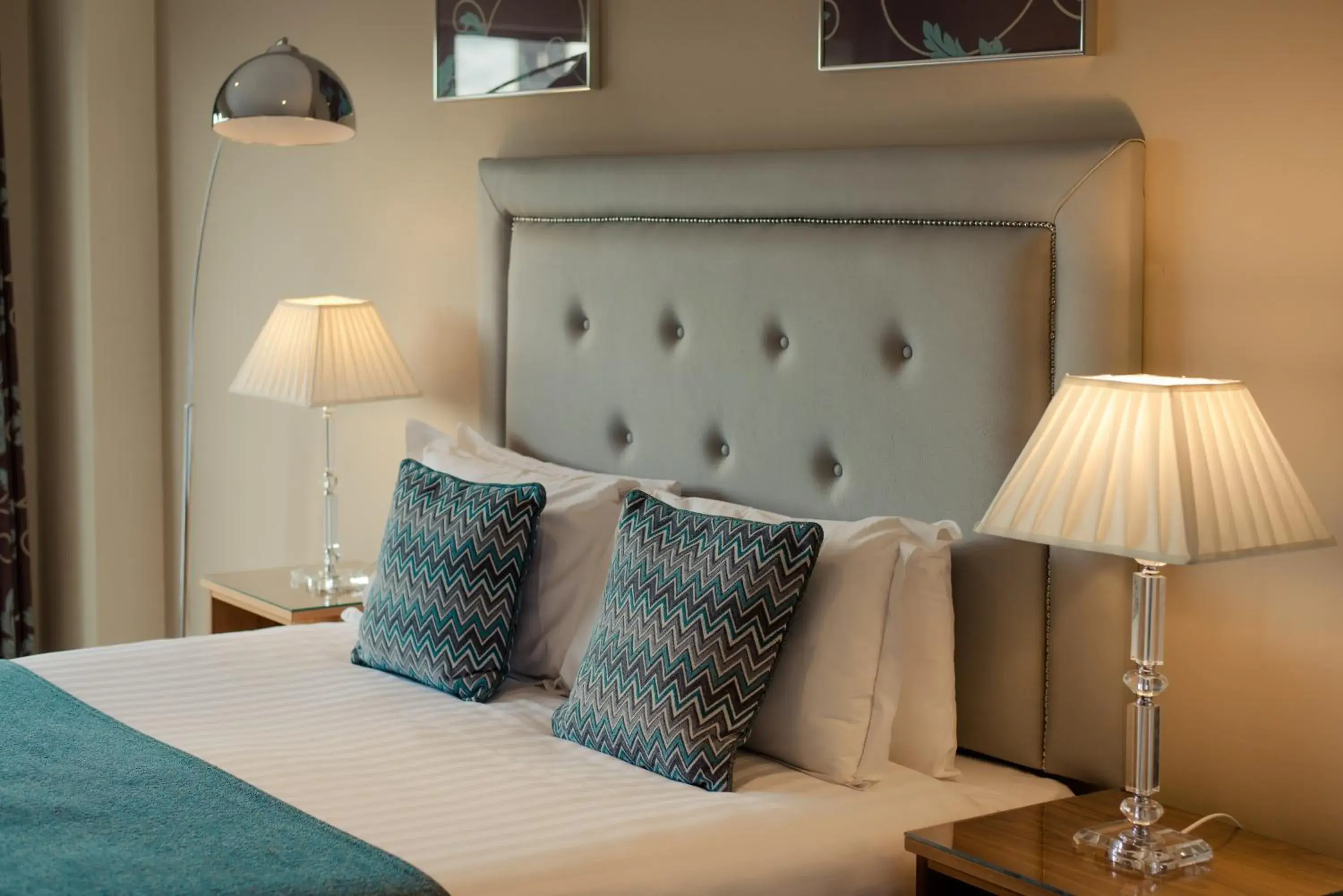 Double Room in Scott's Hotel Double Room in Scott's Hotel