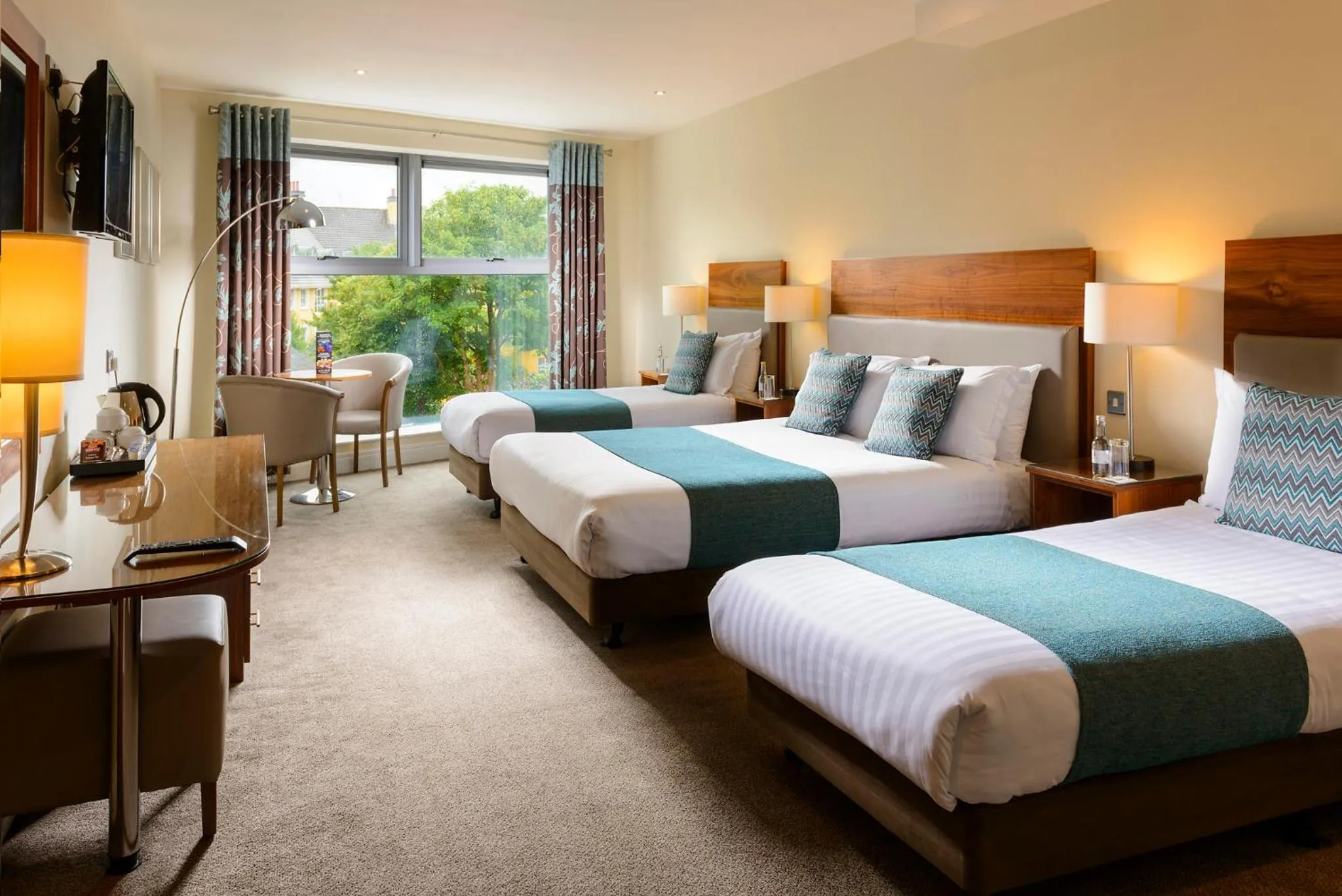 Bedroom, Bed in Scott's Hotel