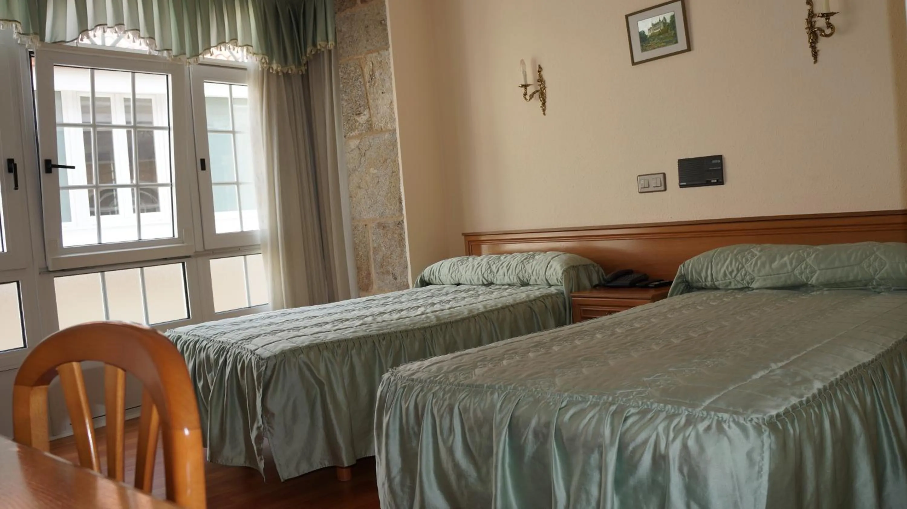 Photo of the whole room, Bed in Hotel Larry