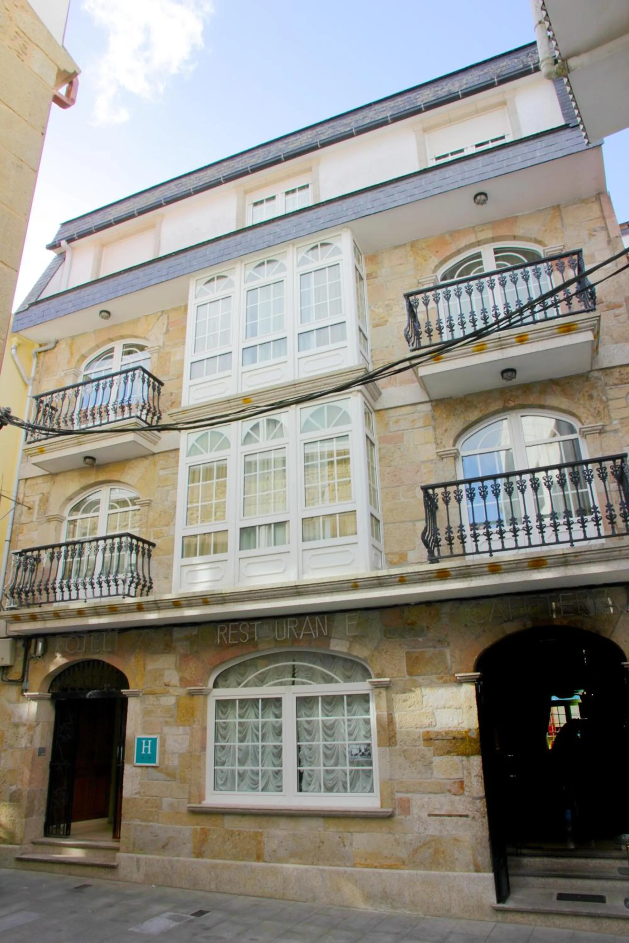 Facade/entrance in Hotel Larry