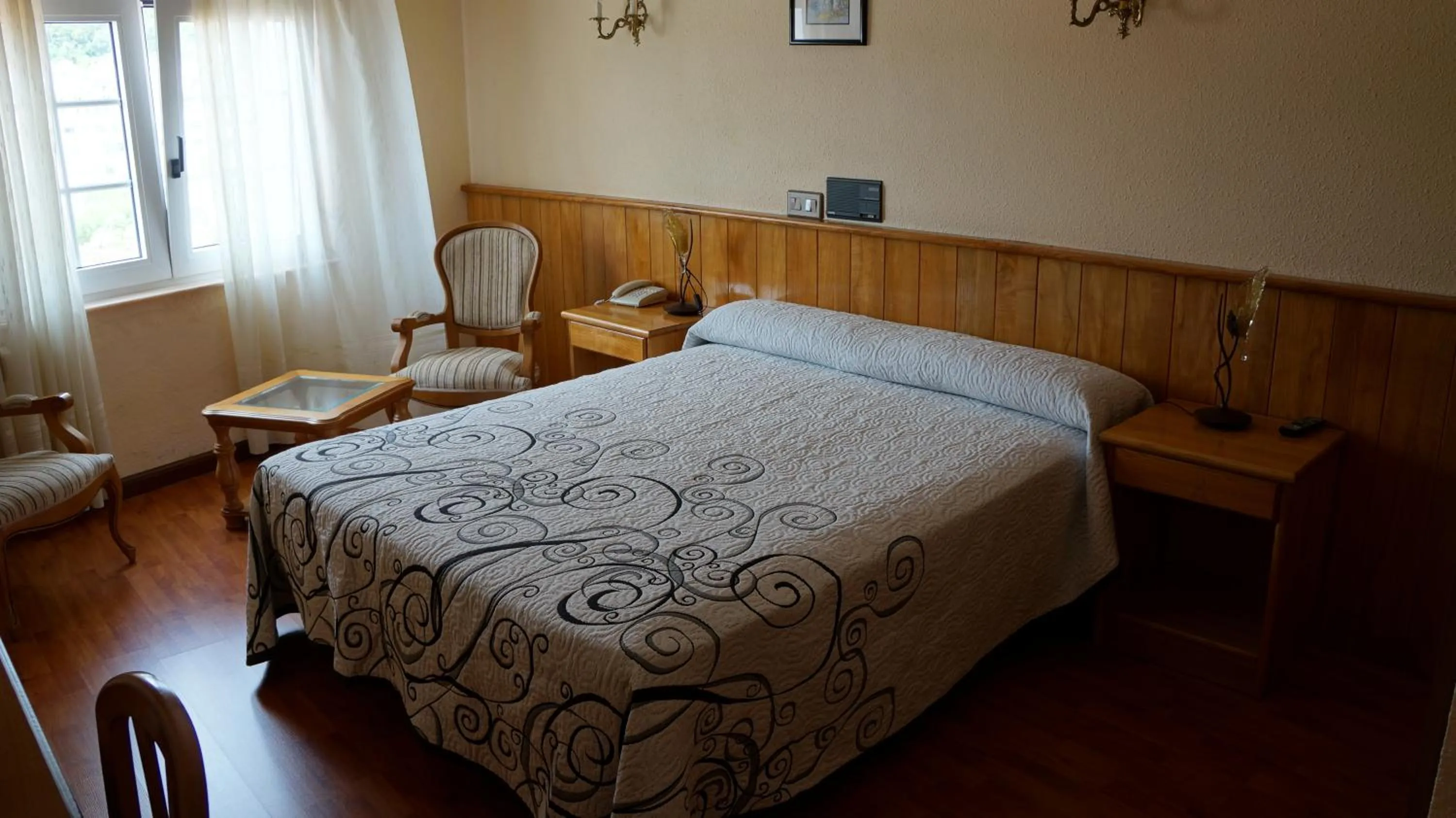 Photo of the whole room, Bed in Hotel Larry