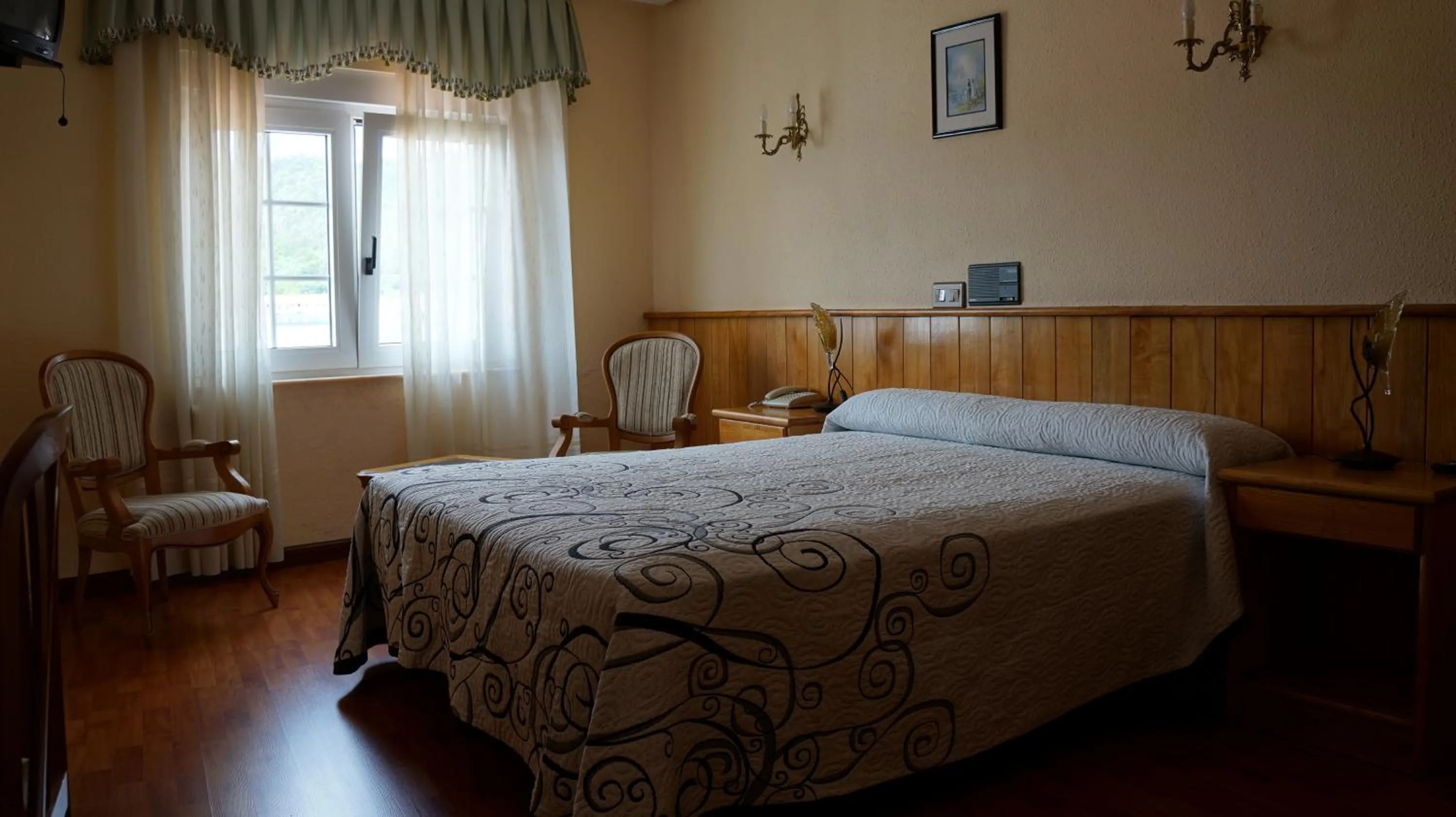 Photo of the whole room, Bed in Hotel Larry