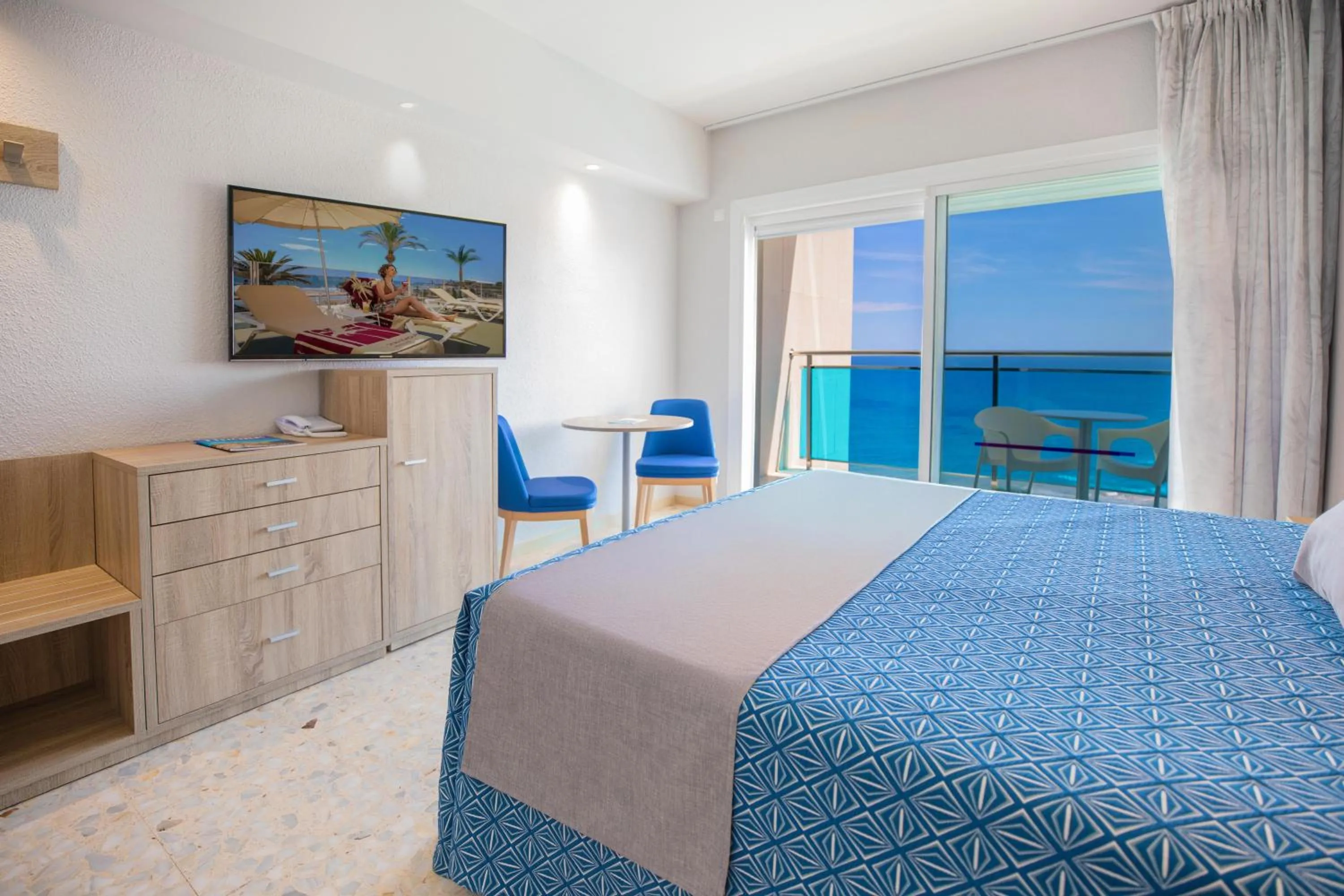 Photo of the whole room, Bed in Hotel Servigroup Koral Beach 4 Sup