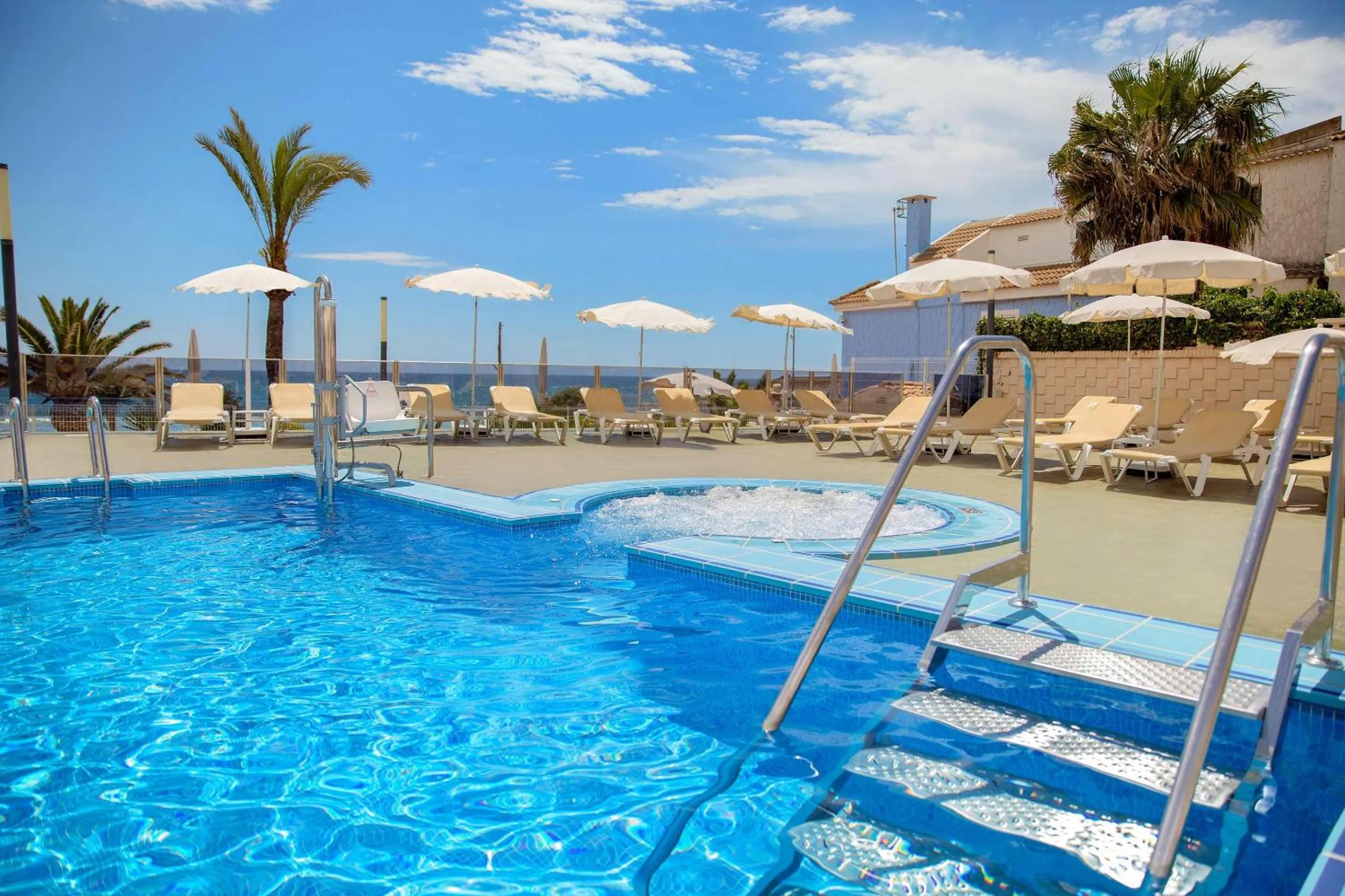 Swimming pool in Hotel Servigroup Koral Beach 4 Sup