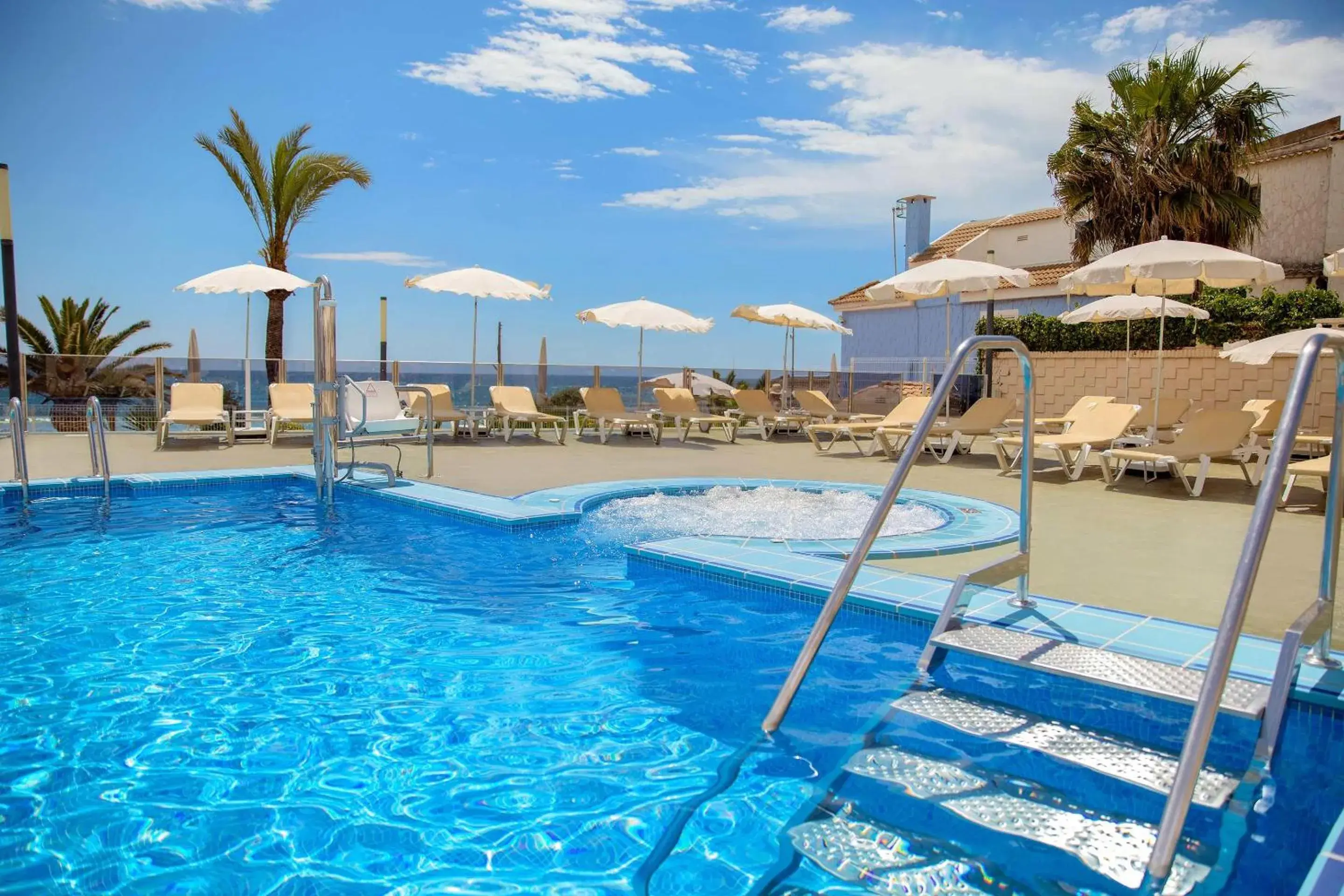 Swimming pool in Hotel Servigroup Koral Beach 4 Sup Swimming pool in Hotel Servigroup Koral Beach 4 Sup