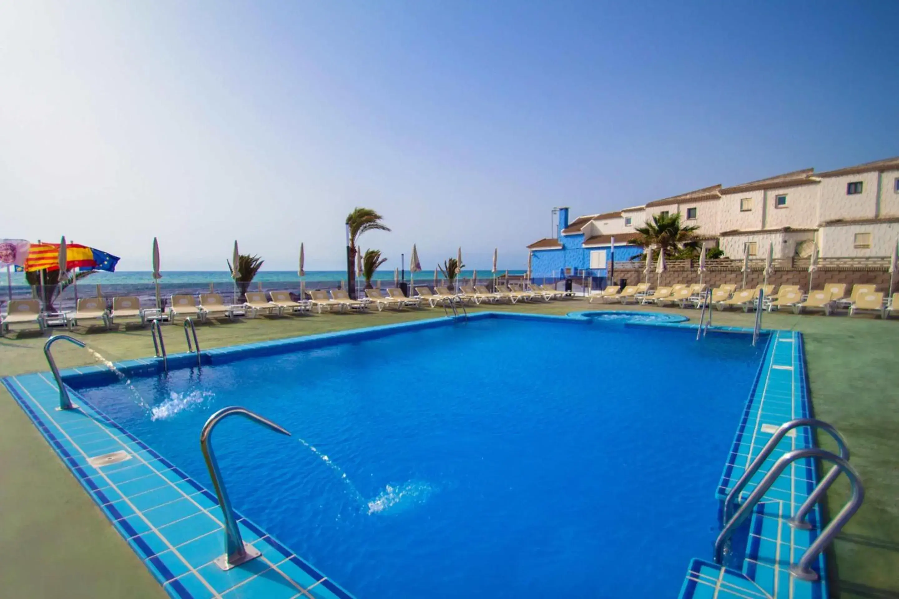 Swimming pool in Hotel Servigroup Koral Beach 4 Sup Swimming pool in Hotel Servigroup Koral Beach 4 Sup