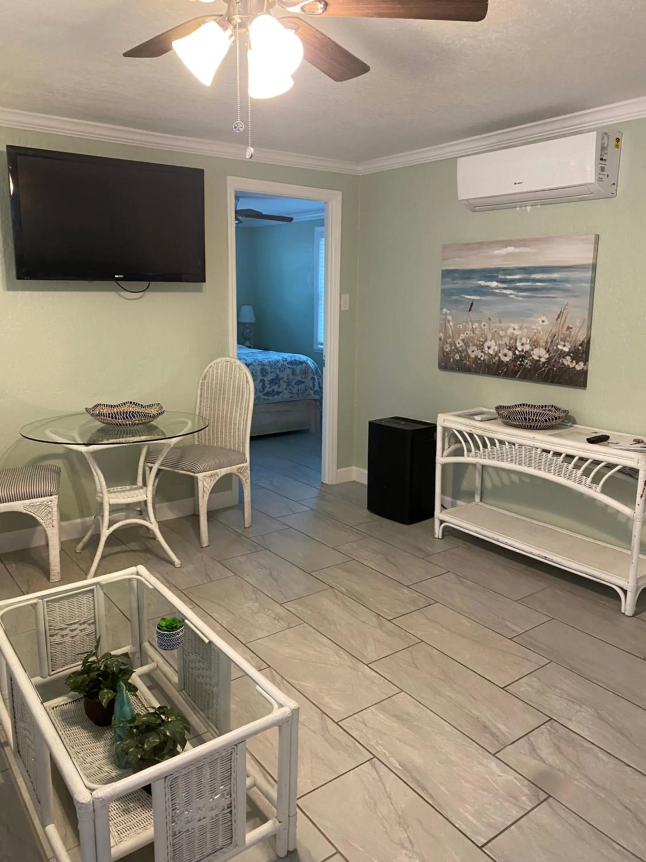 Living room, Bed in Pirates Pointe Resort